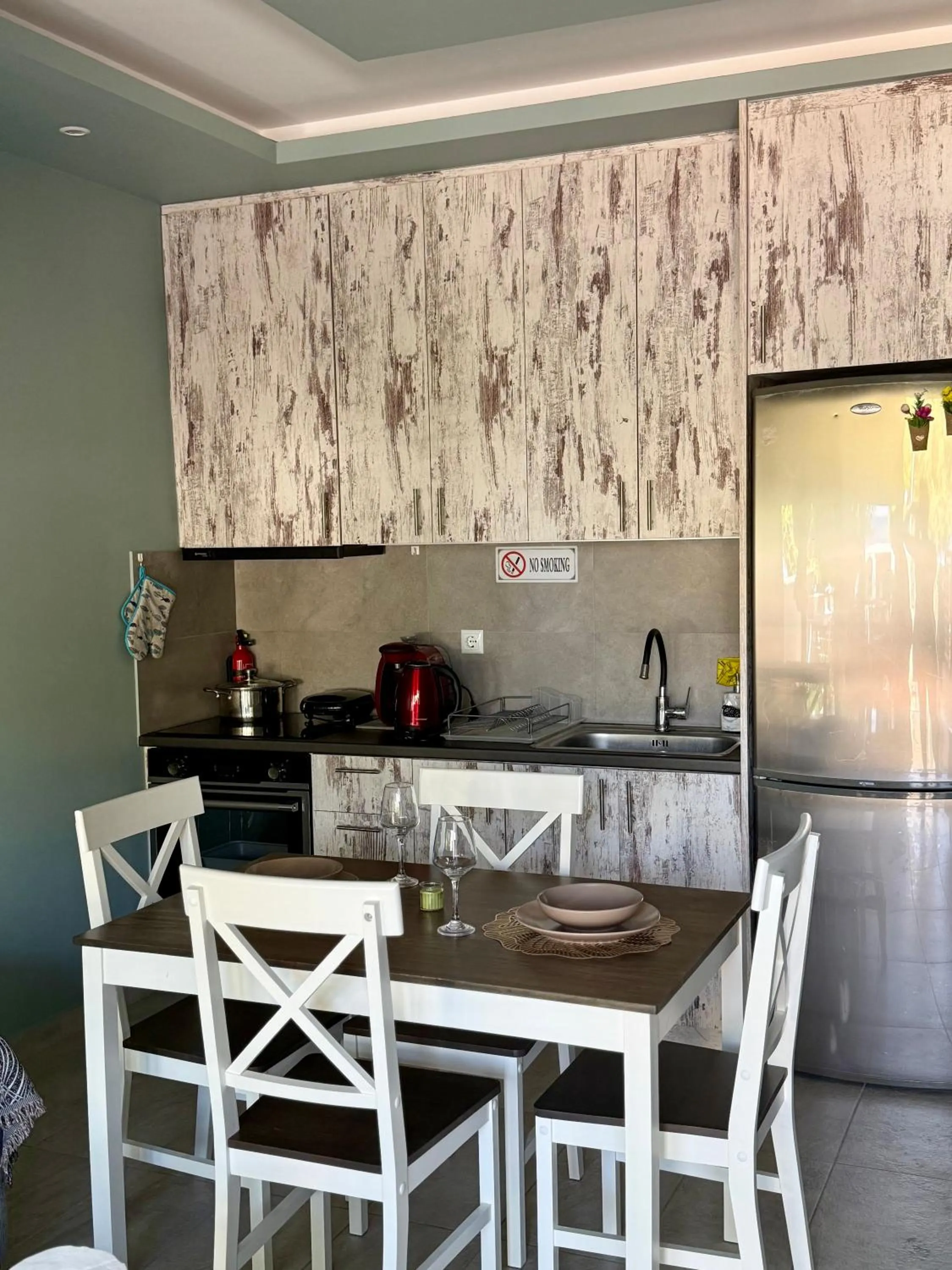 Akrotiri Luxury Suites