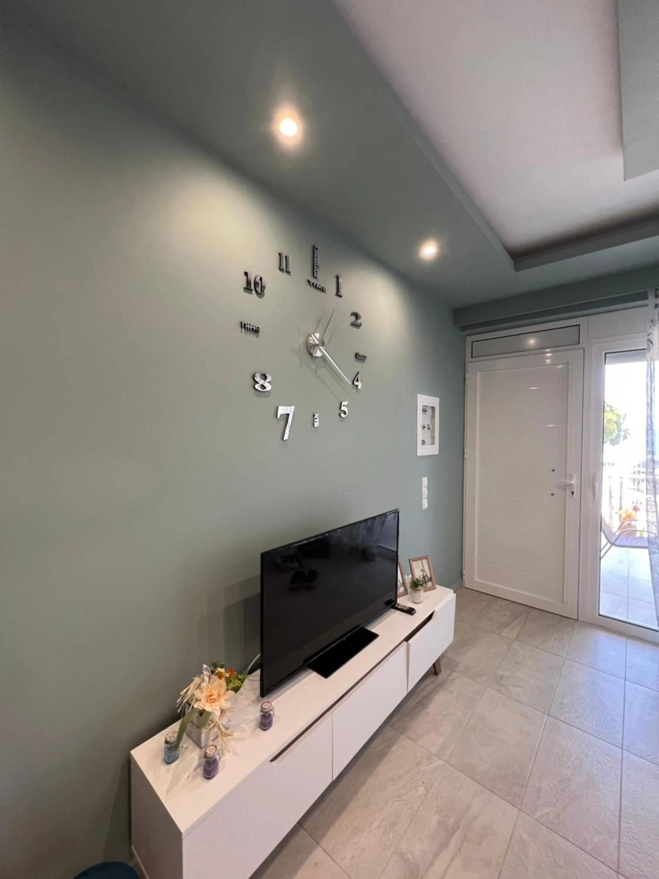 Akrotiri Luxury Suites