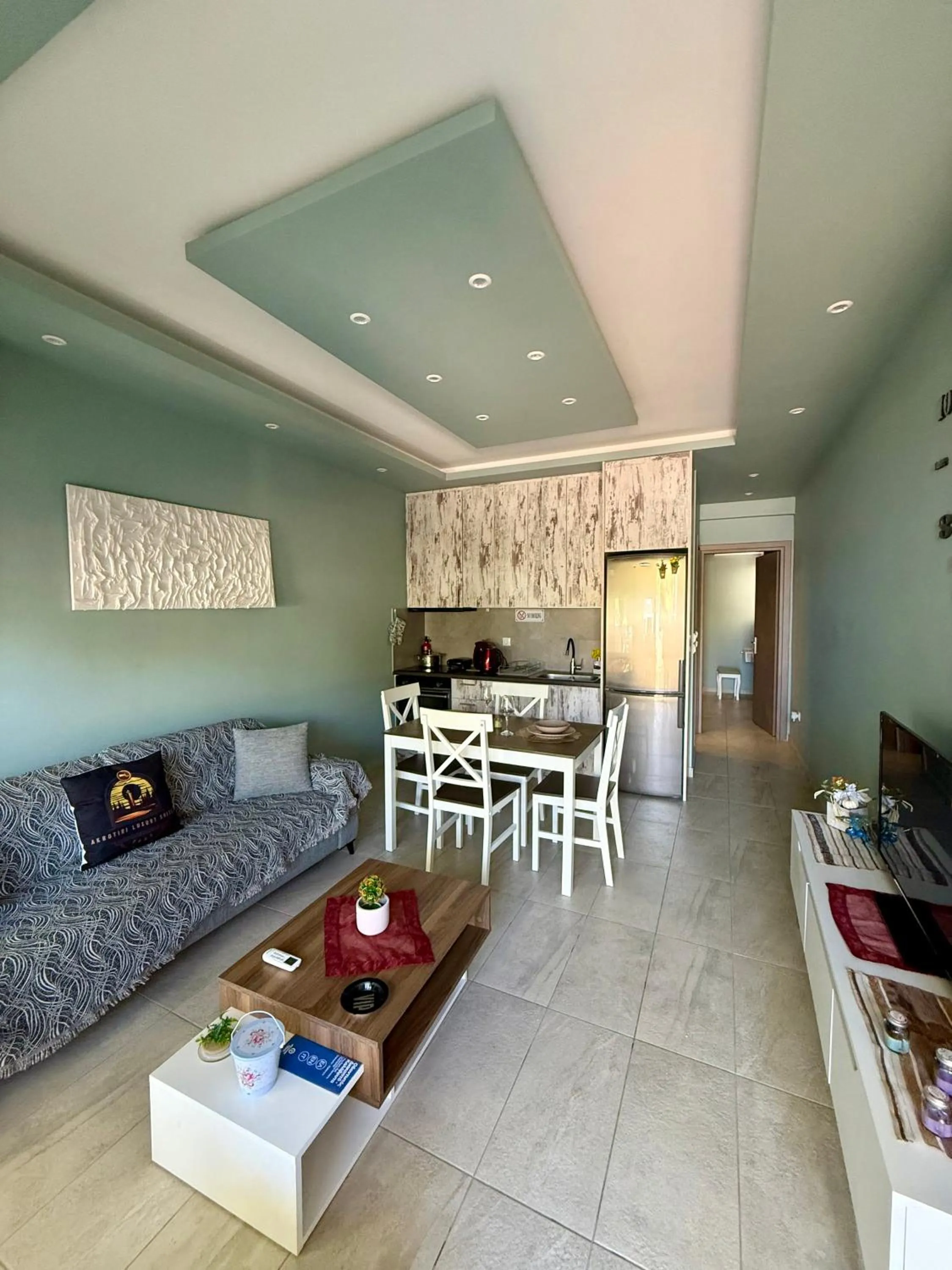 Akrotiri Luxury Suites