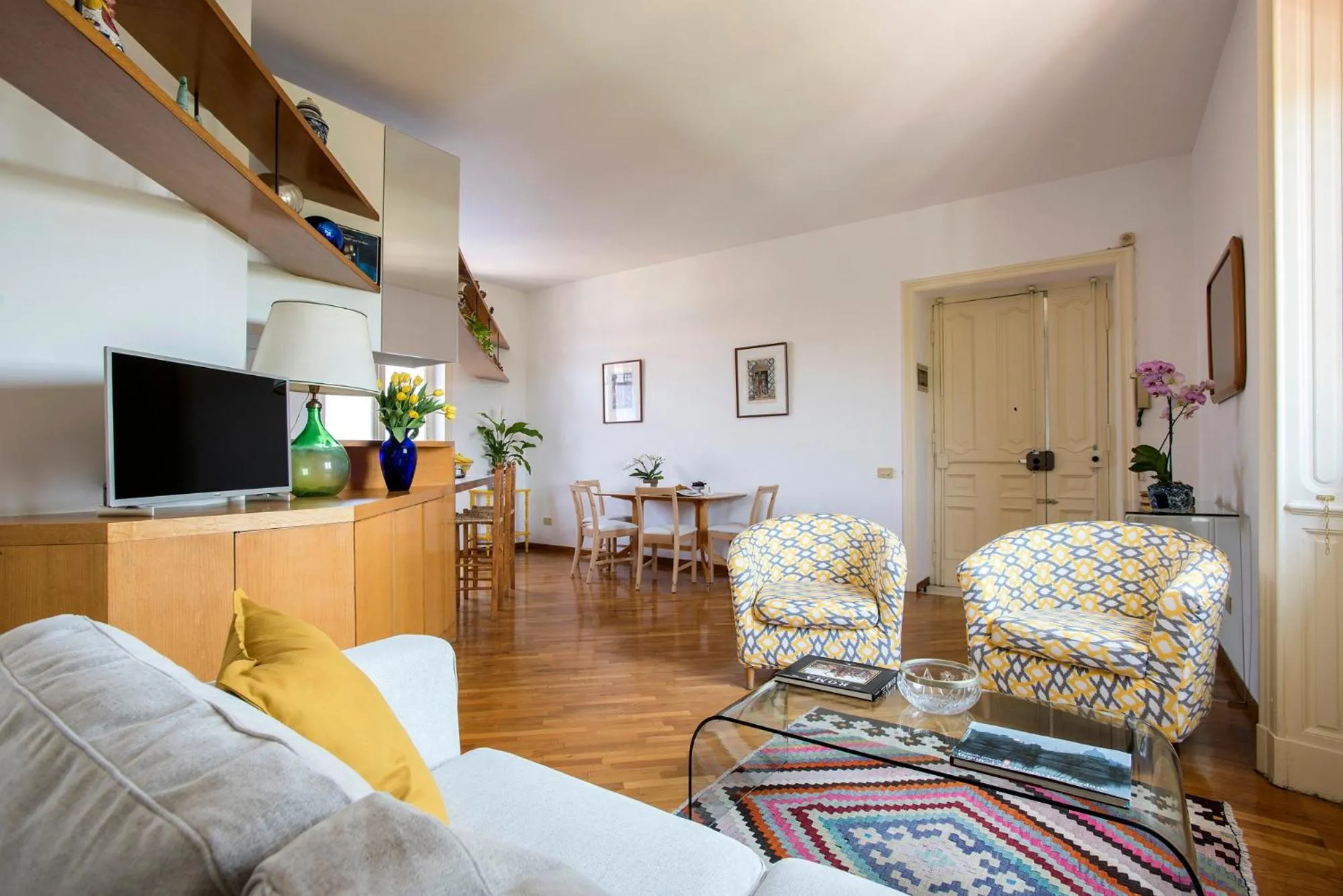 Living room in ""Bright Top Floor Apartment Vatican & Tiber View, Steps from Olympic Stadium"