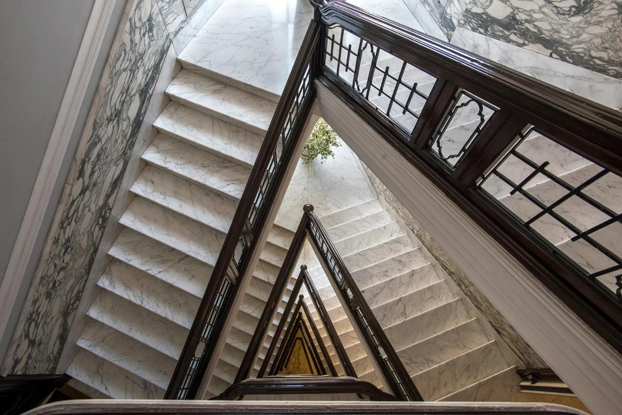 ""Bright Top Floor Apartment Vatican & Tiber View, Steps from Olympic Stadium"