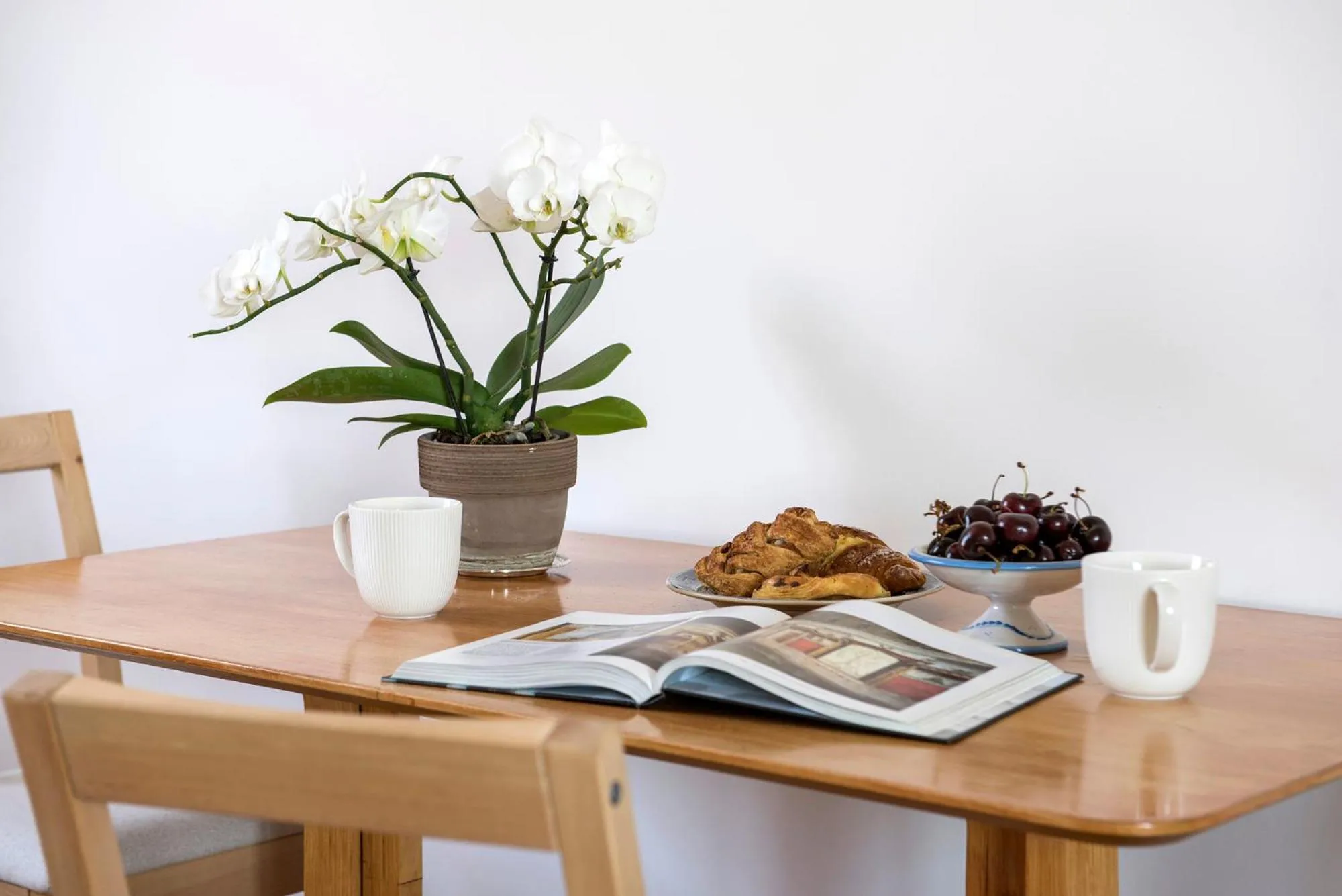 Dining area in ""Bright Top Floor Apartment Vatican & Tiber View, Steps from Olympic Stadium"