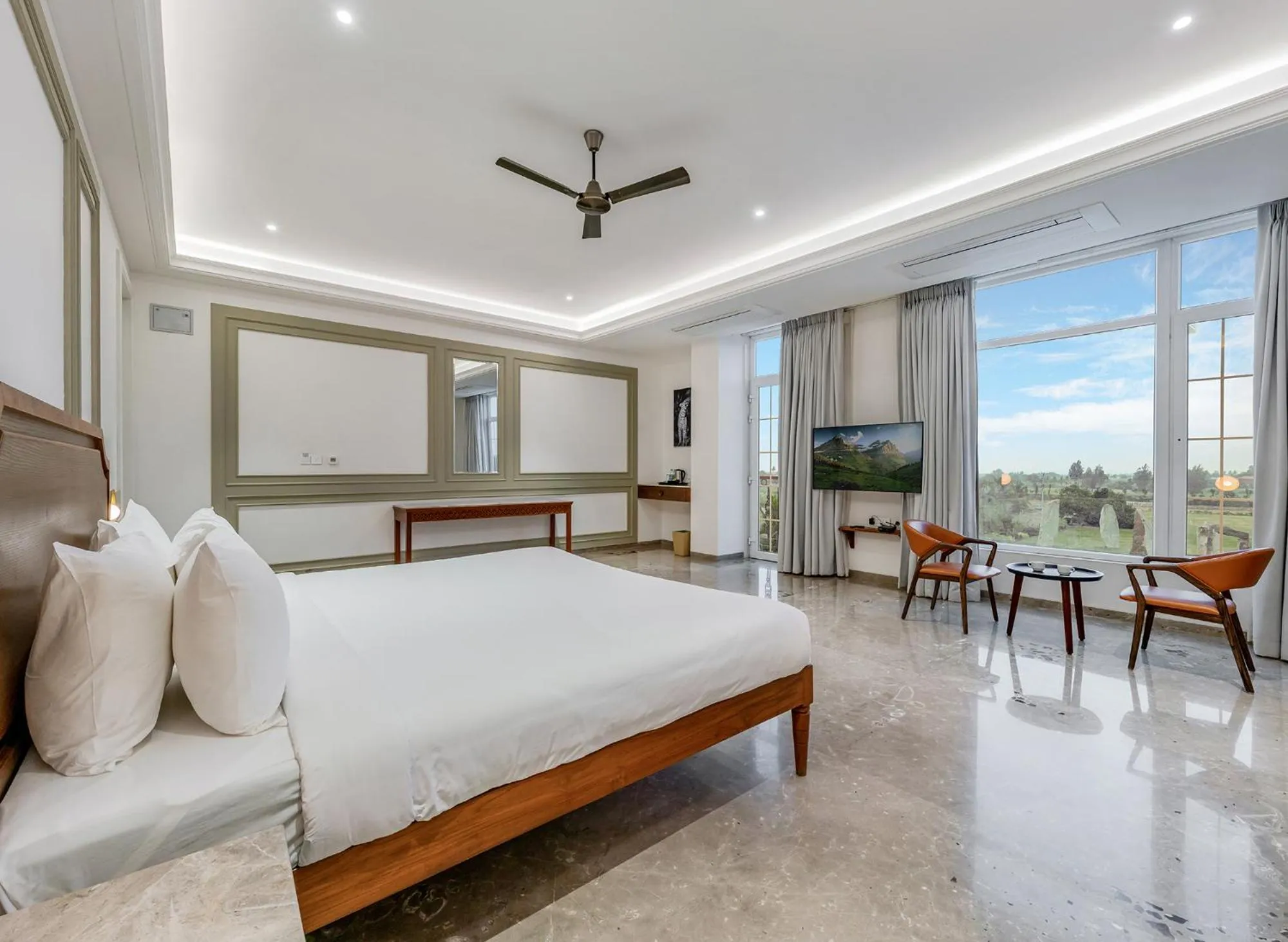 Bedroom, Bed in Highland Club with Swimming Pool-GYM