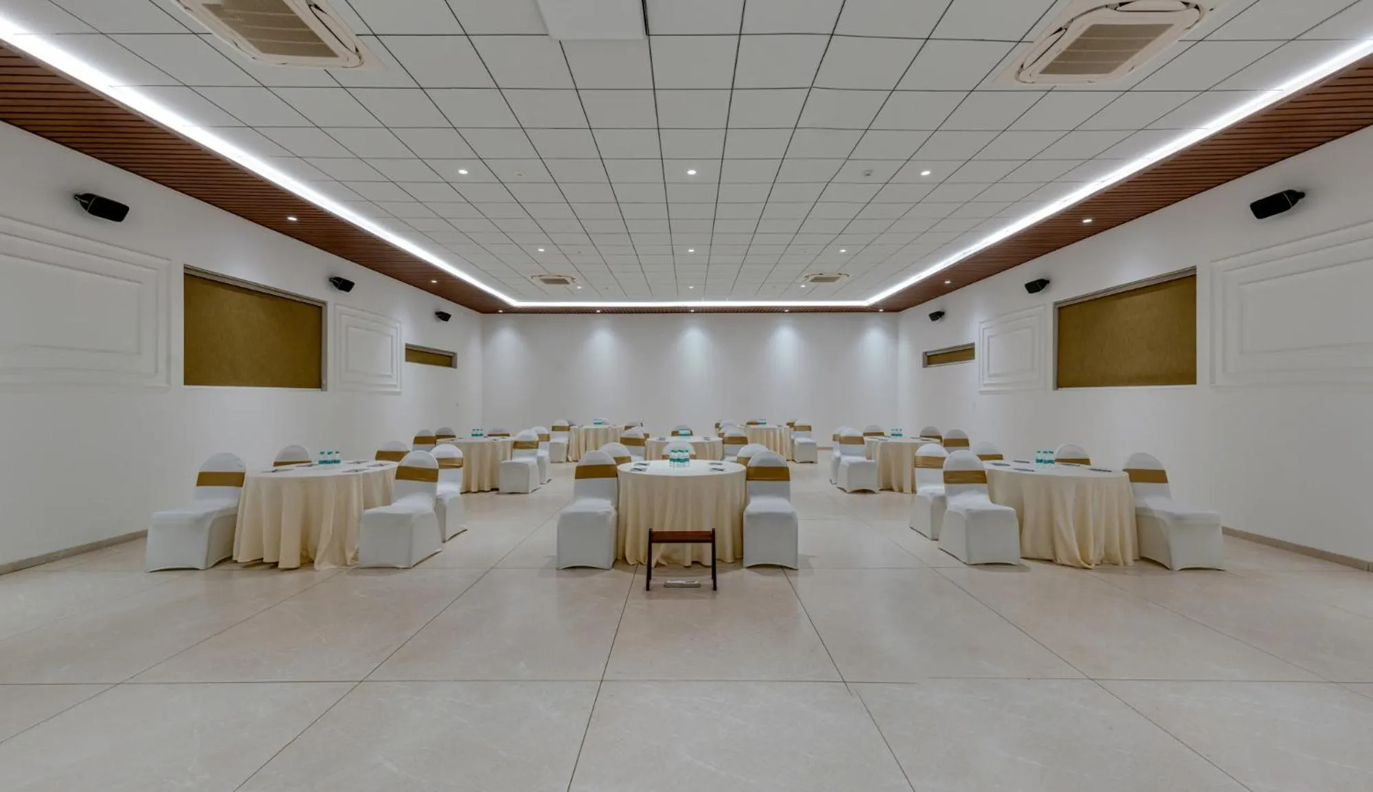 Meeting/conference room in Highland Club with Swimming Pool-GYM