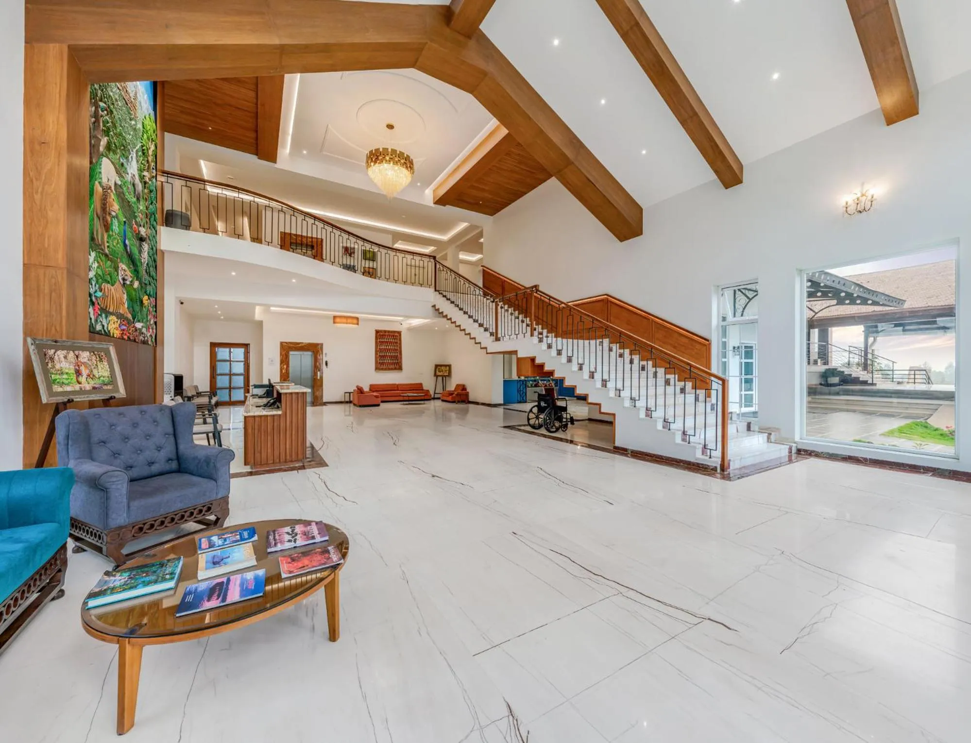 Living room in Highland Club with Swimming Pool-GYM