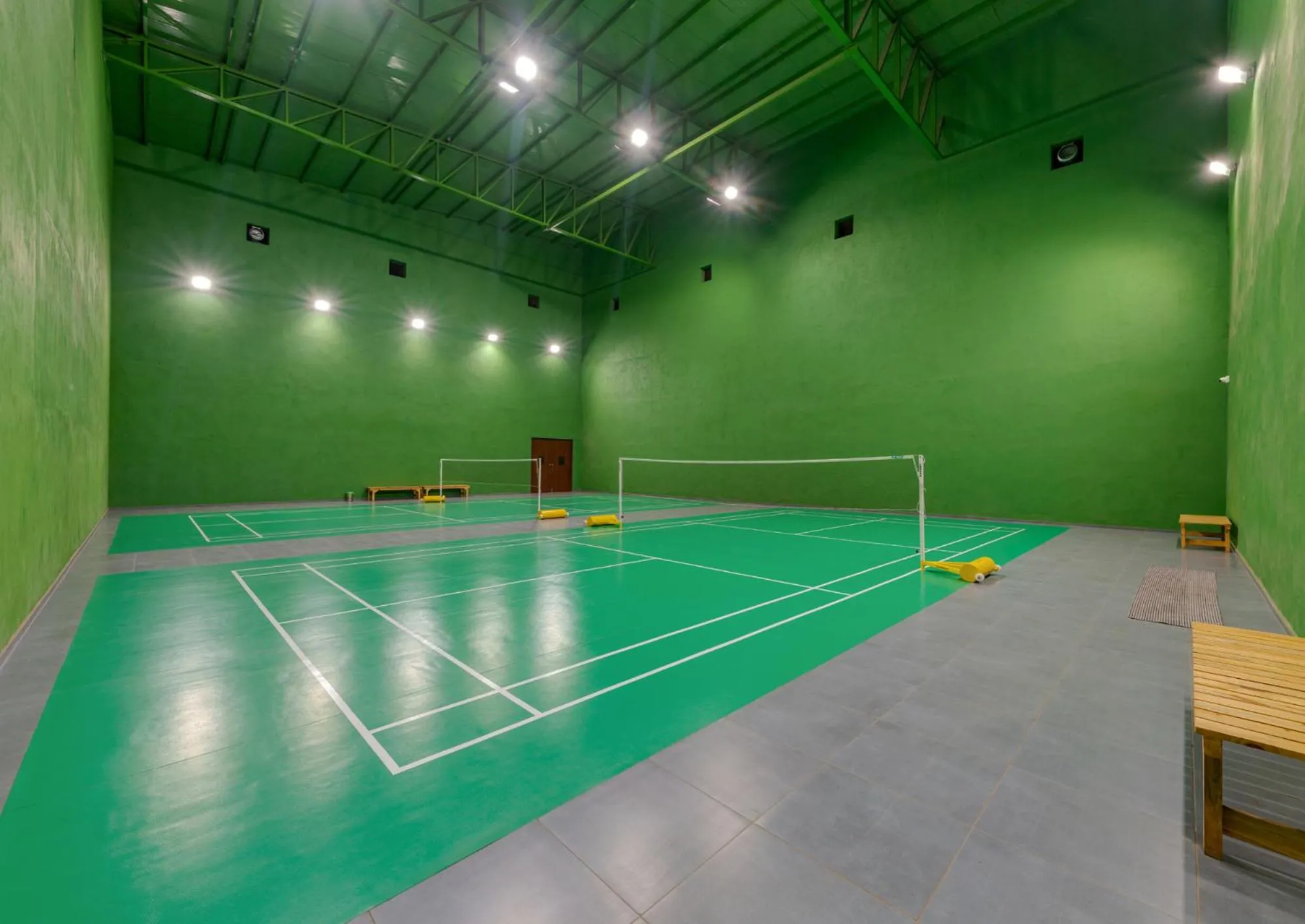 Tennis court in Highland Club with Swimming Pool-GYM