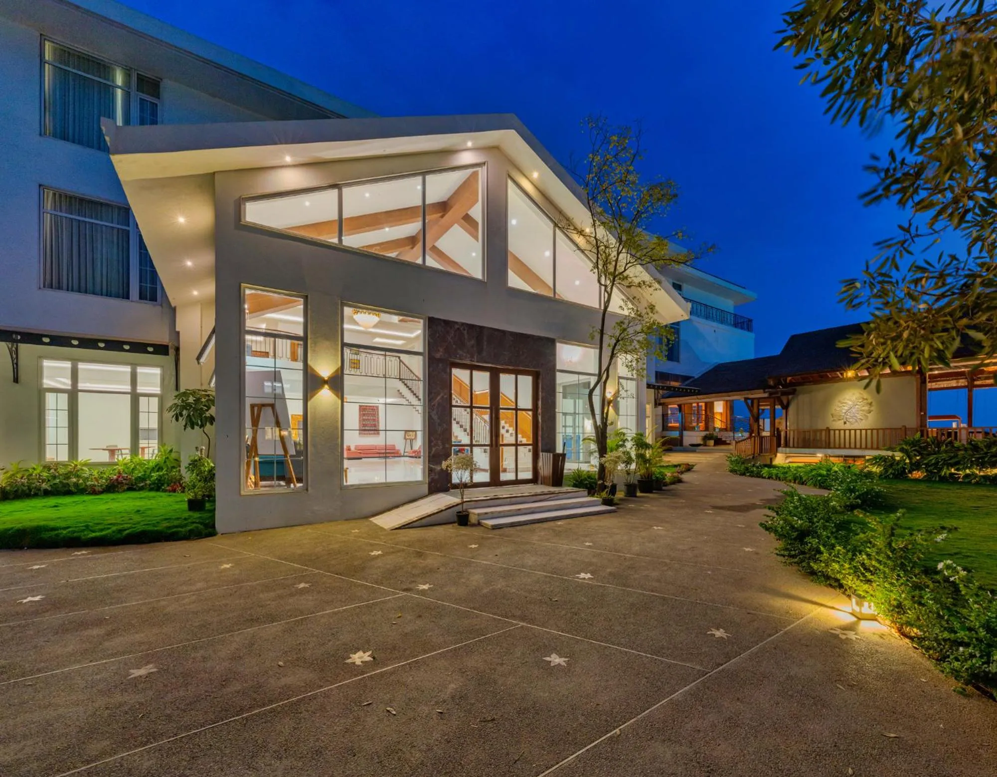Facade/entrance in Highland Club with Swimming Pool-GYM