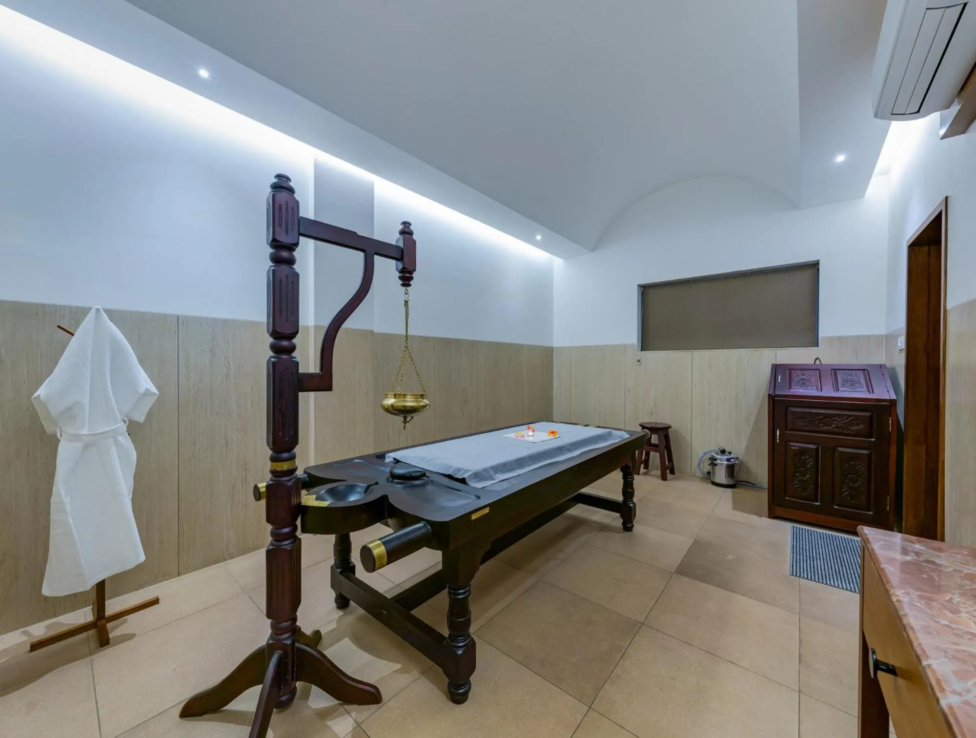 Massage in Highland Club with Swimming Pool-GYM
