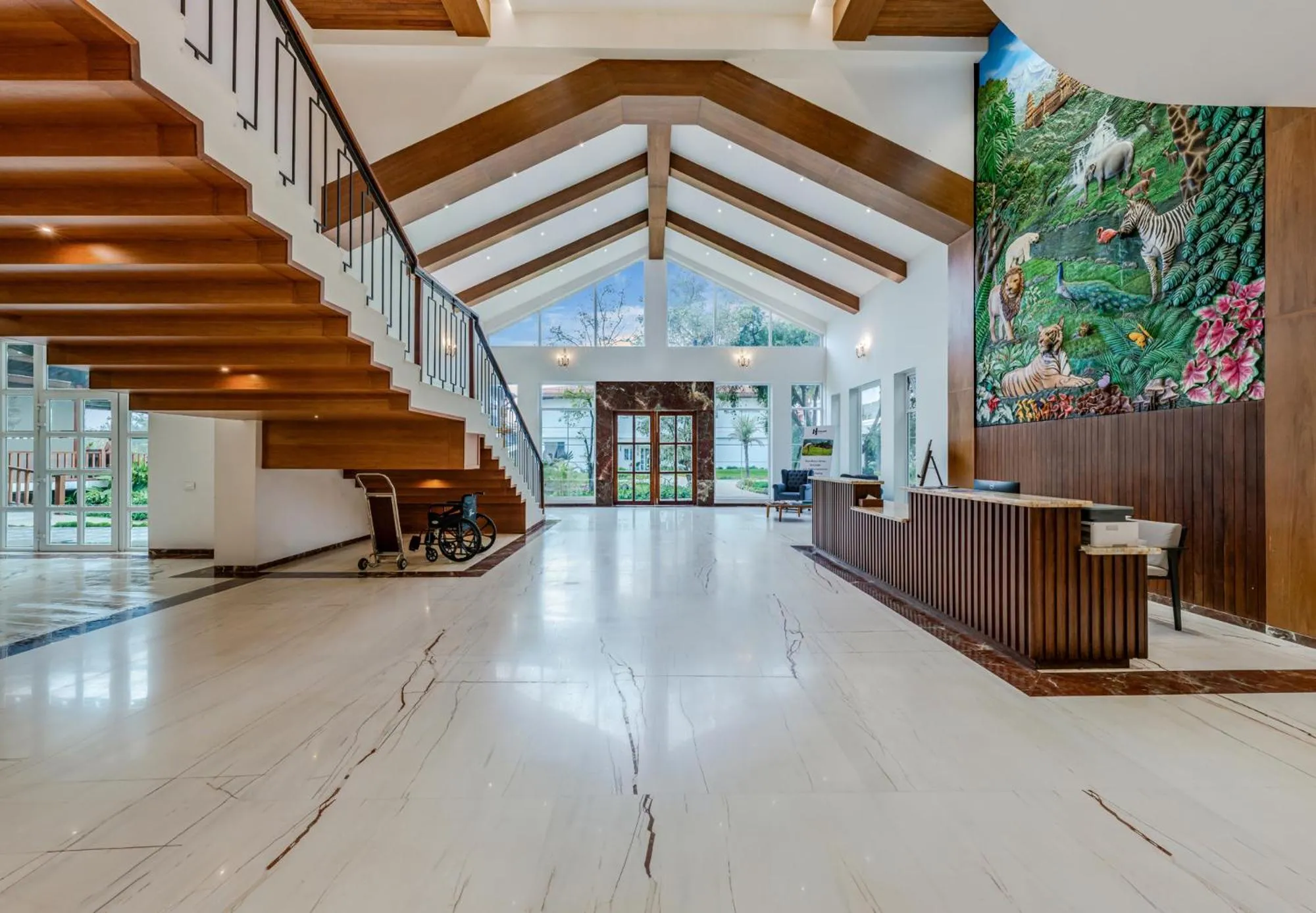 Living room in Highland Club with Swimming Pool-GYM