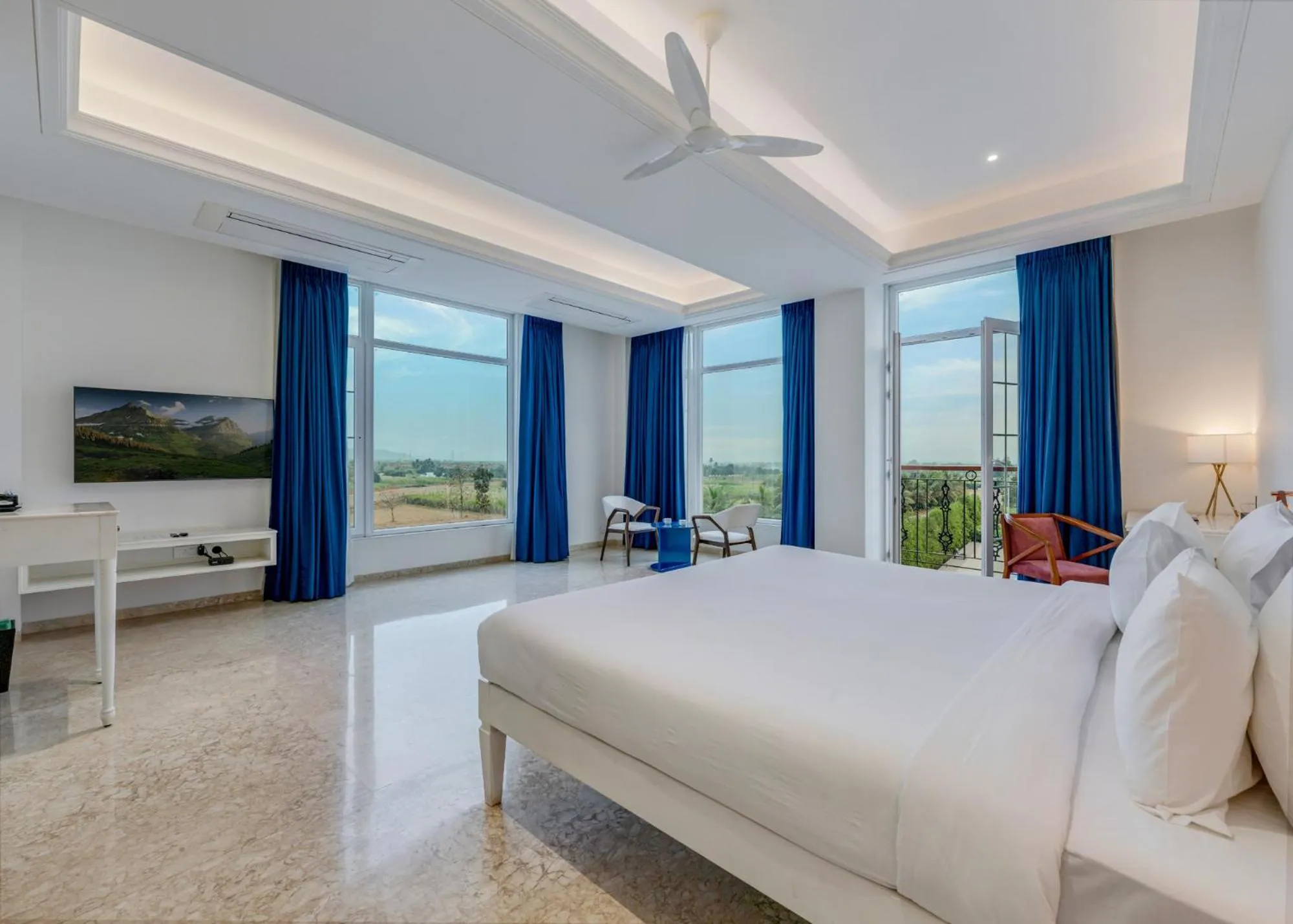 Seating area, Bed in Highland Club with Swimming Pool-GYM