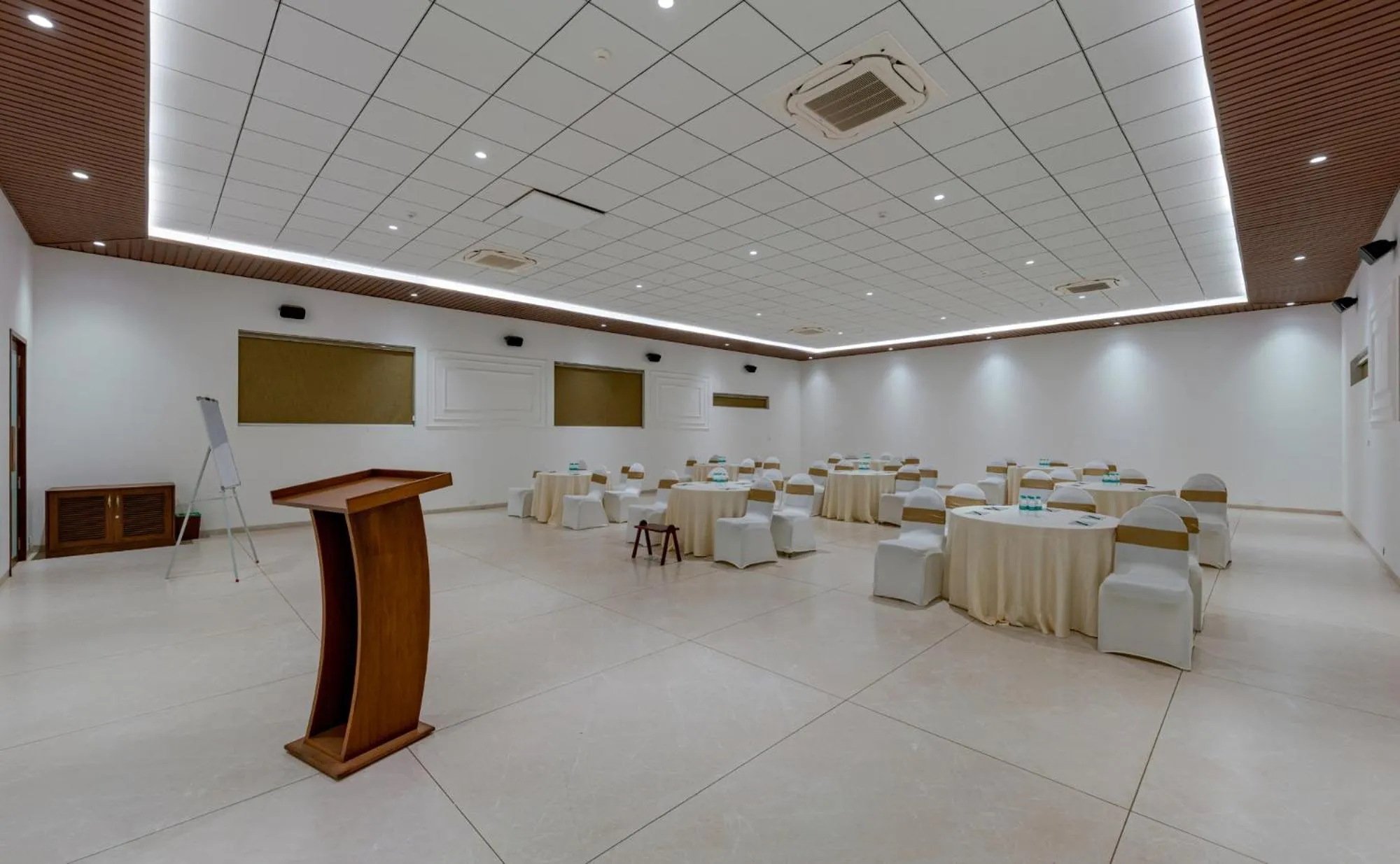 Meeting/conference room in Highland Club with Swimming Pool-GYM