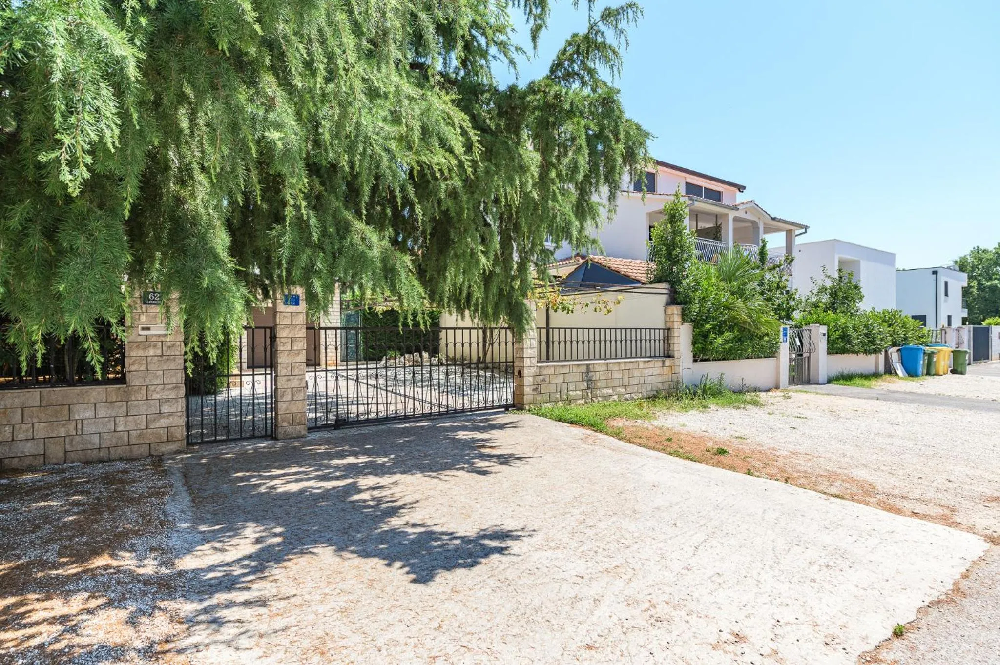 Property building in Villa Gigi