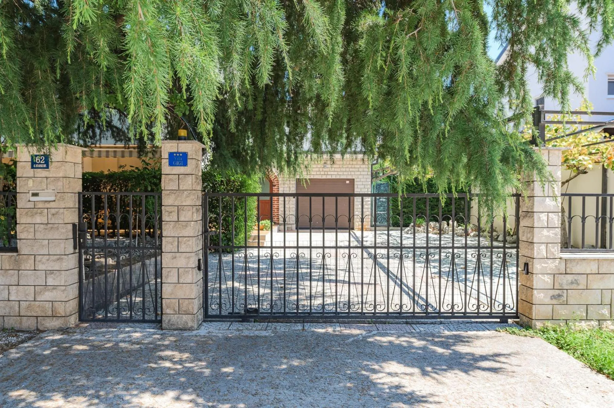 Property building in Villa Gigi