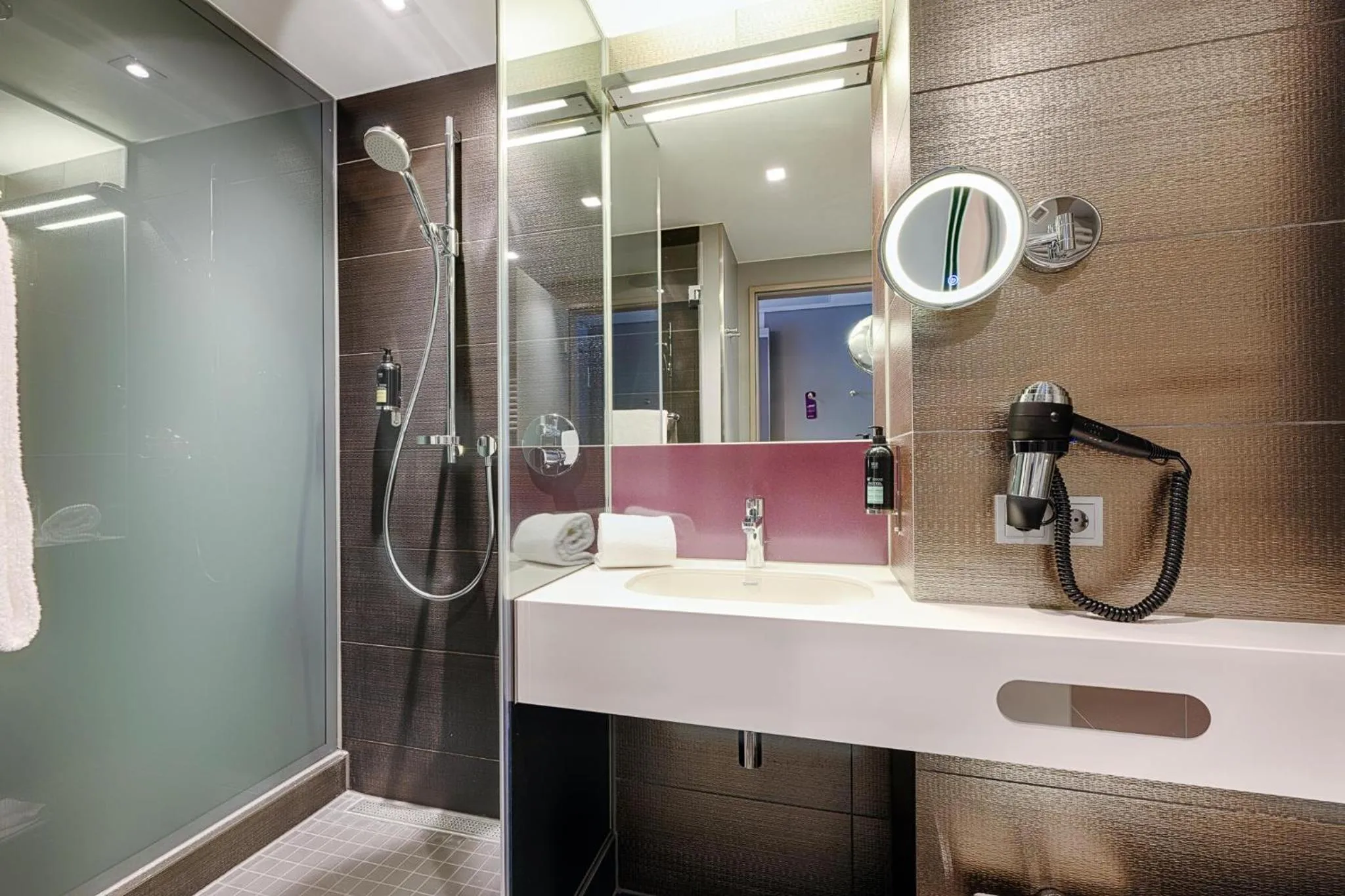 Bathroom in Premier Inn Berlin Alexanderplatz