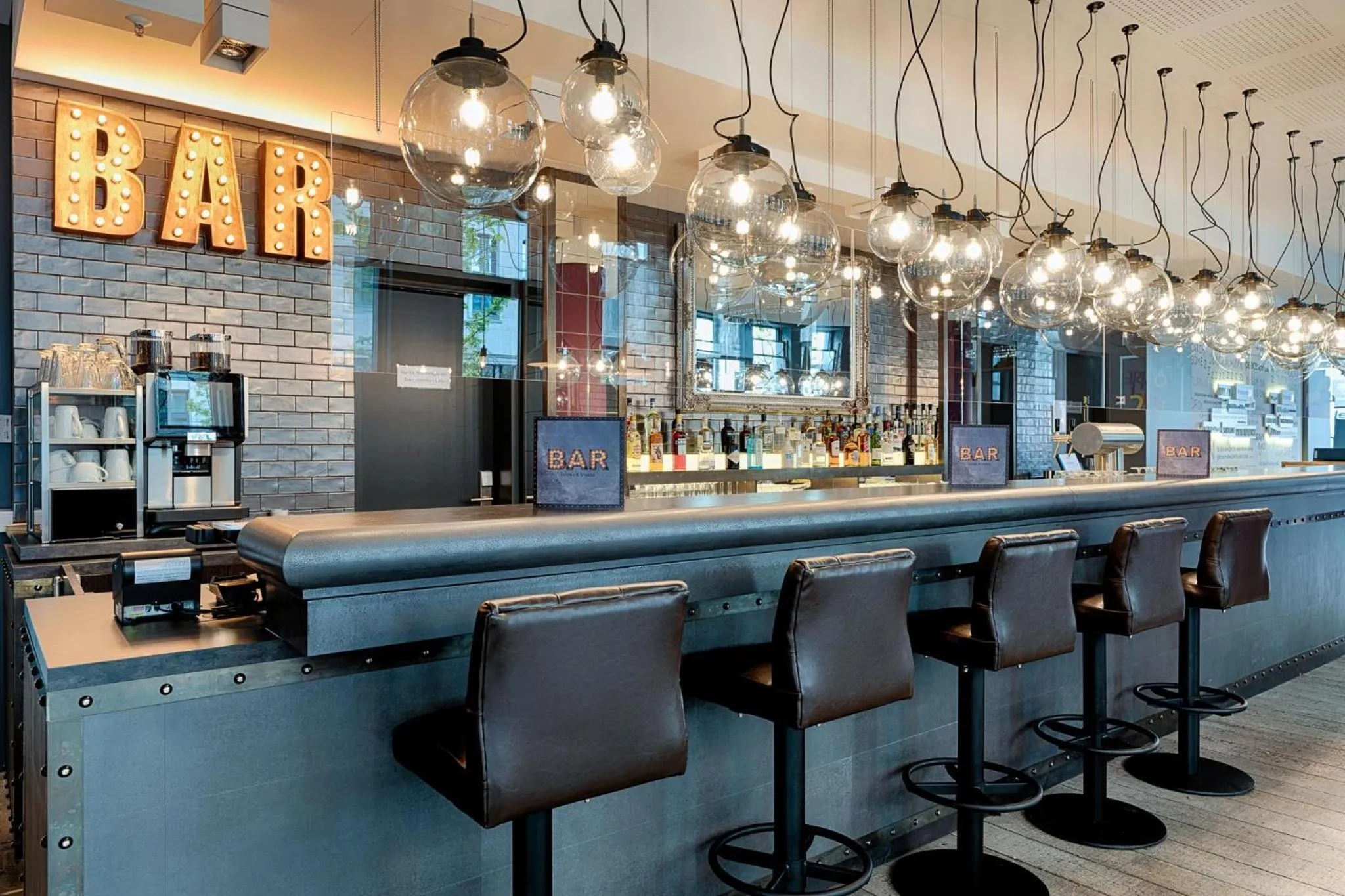 Lounge or bar in Premier Inn Berlin Alexanderplatz