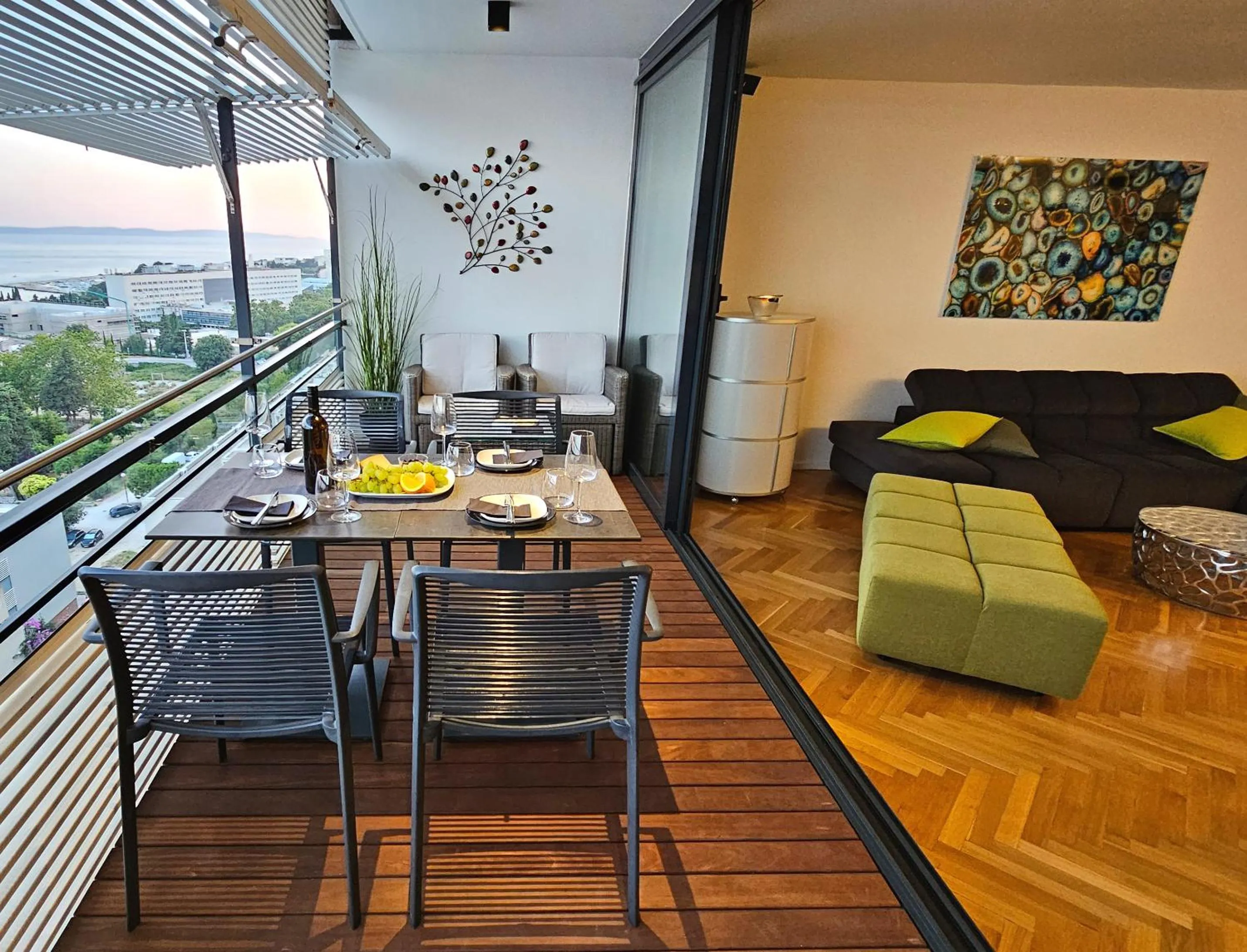 BoB Luxury Design & Sea View Apartment