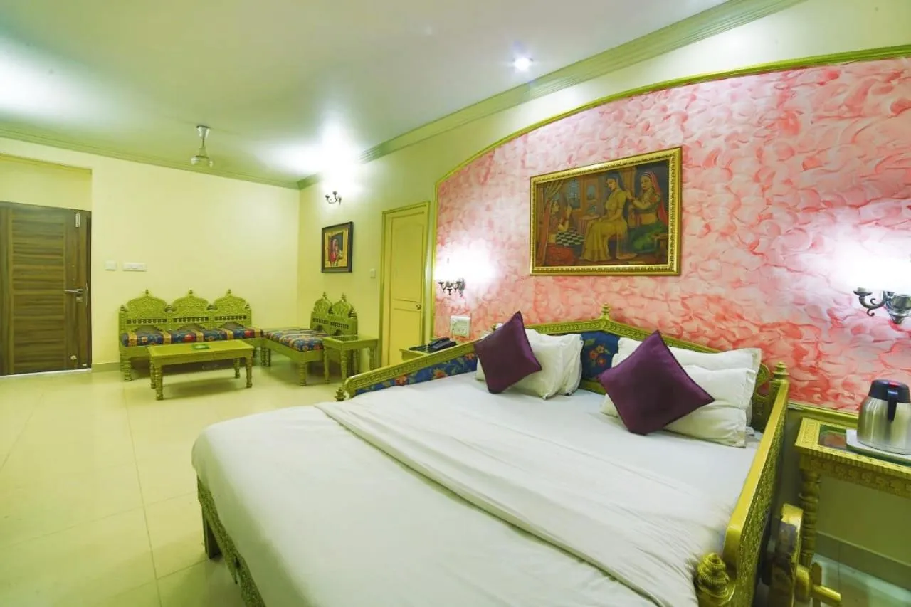 Bedroom, Bed in Hotel Samrat International