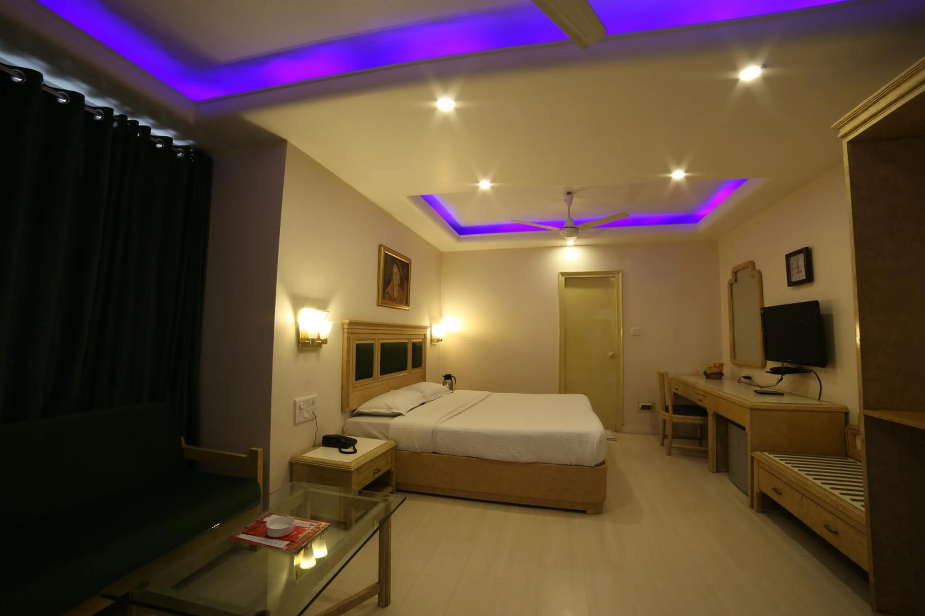 Bed in Hotel Samrat International