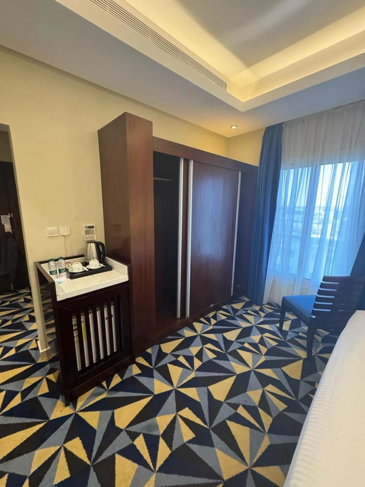 wardrobe, Bed in Ocean View Al Zahra