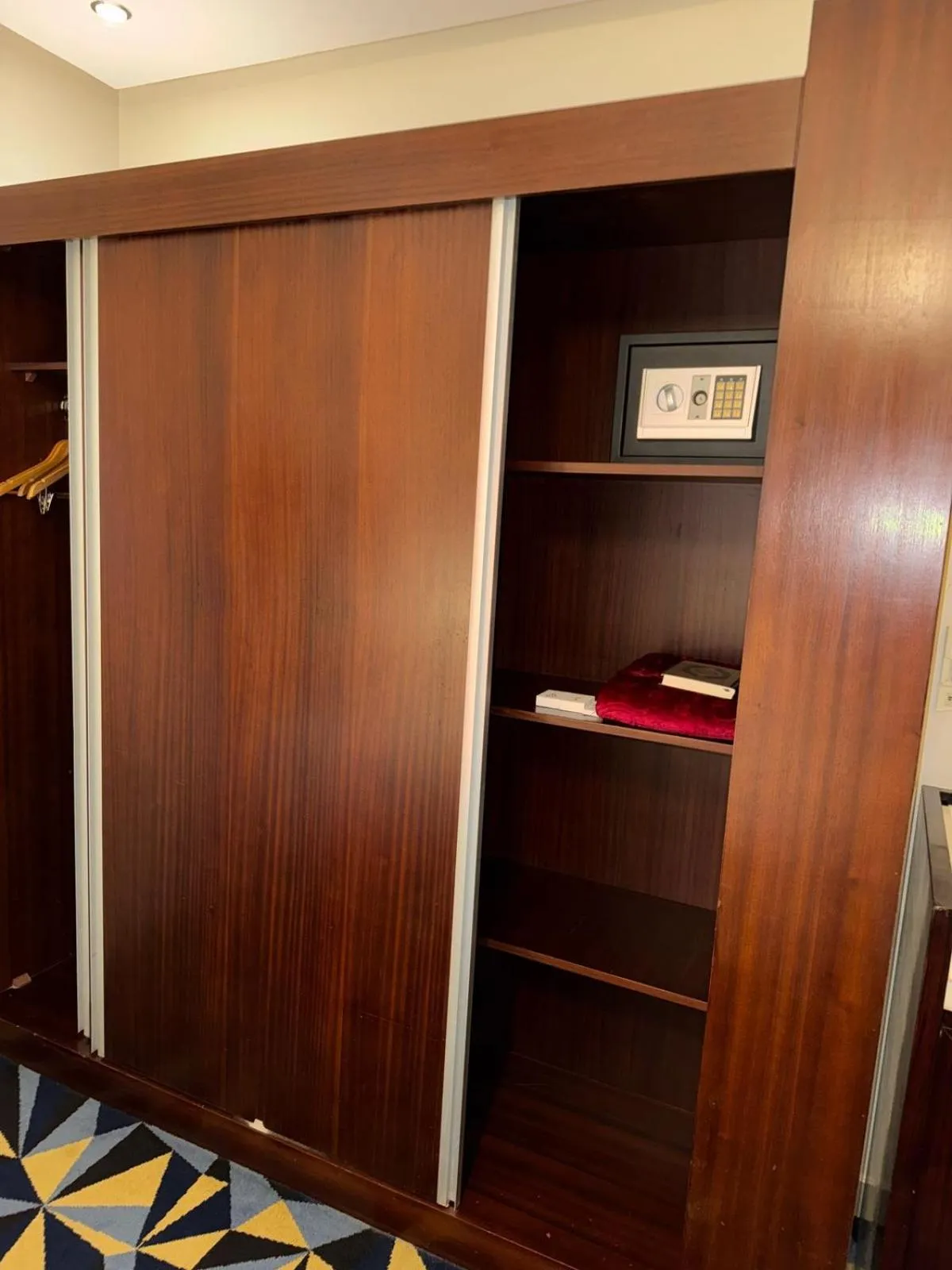 wardrobe in Ocean View Al Zahra