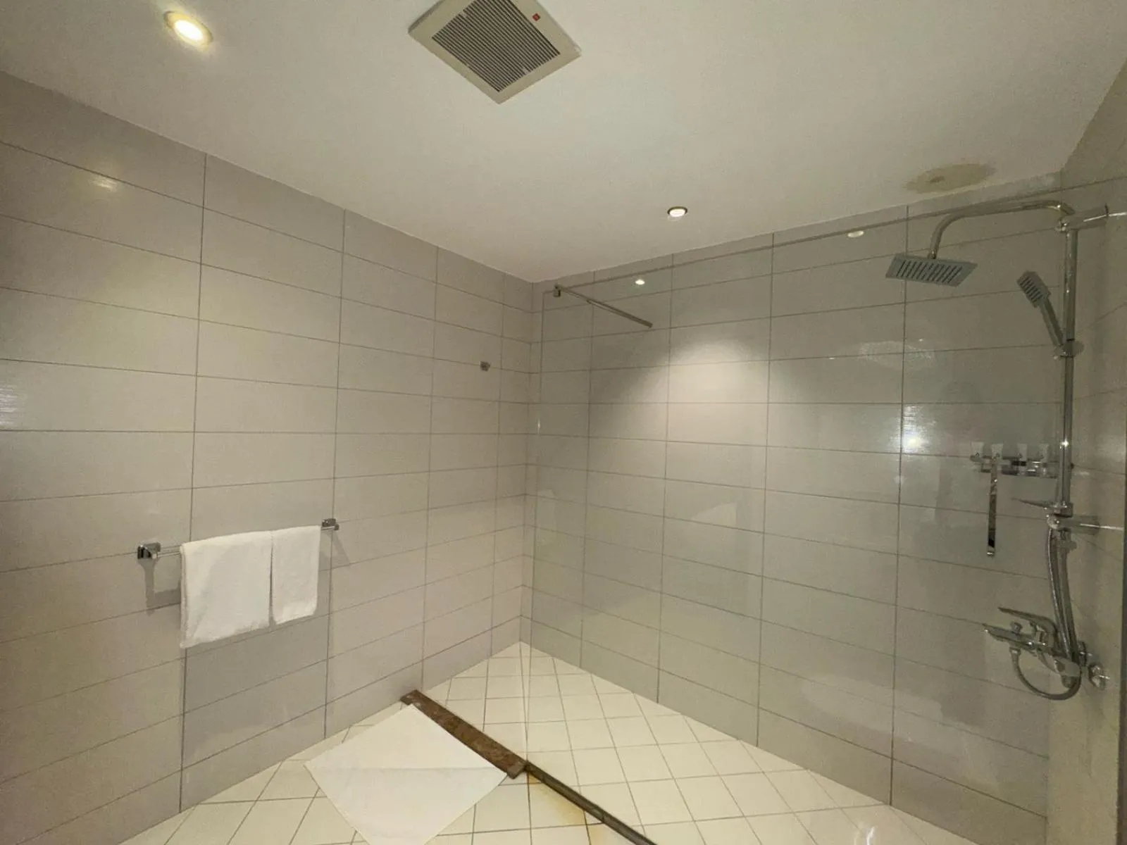 Shower in Ocean View Al Zahra