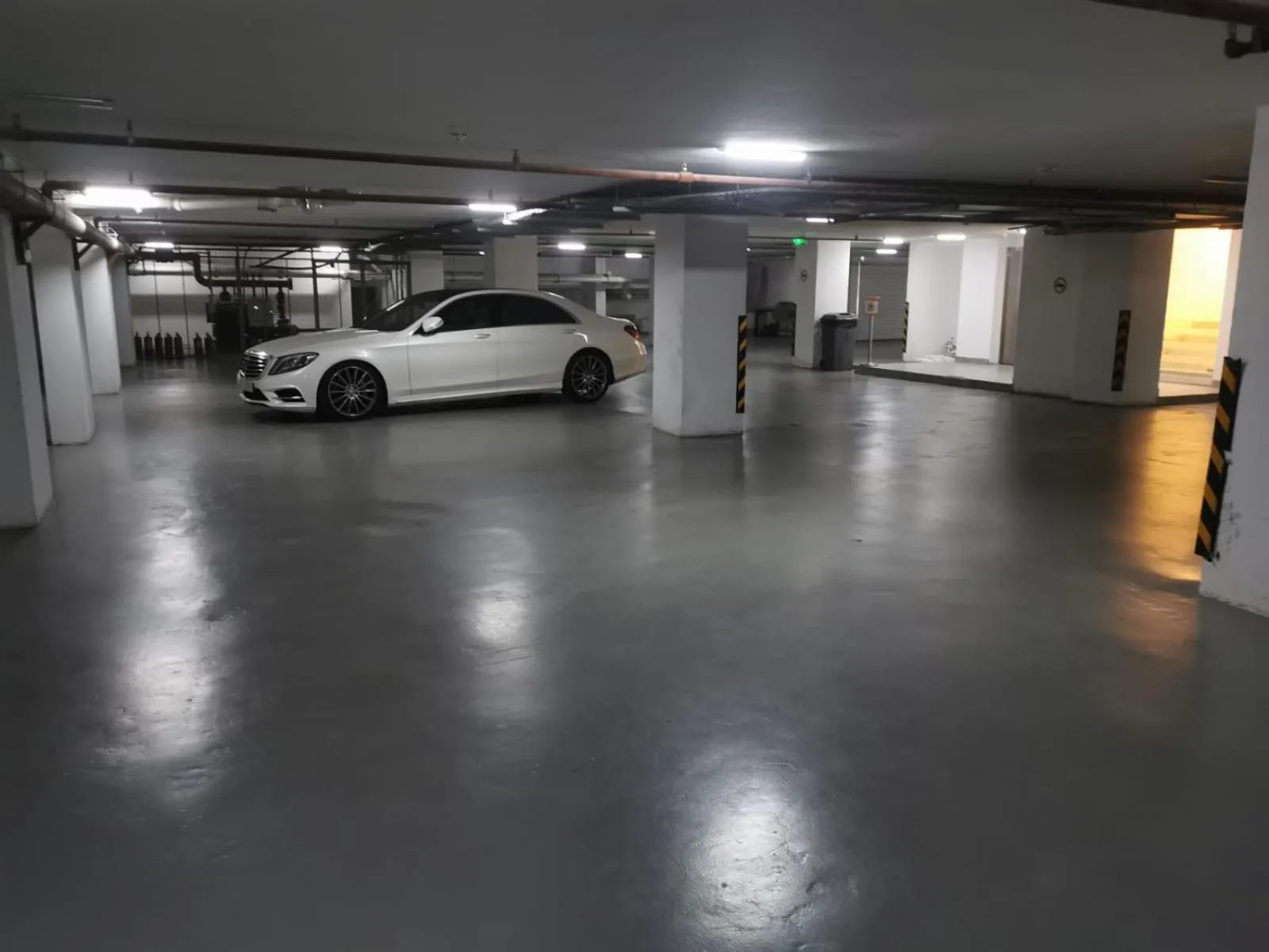 Parking in Ocean View Al Zahra