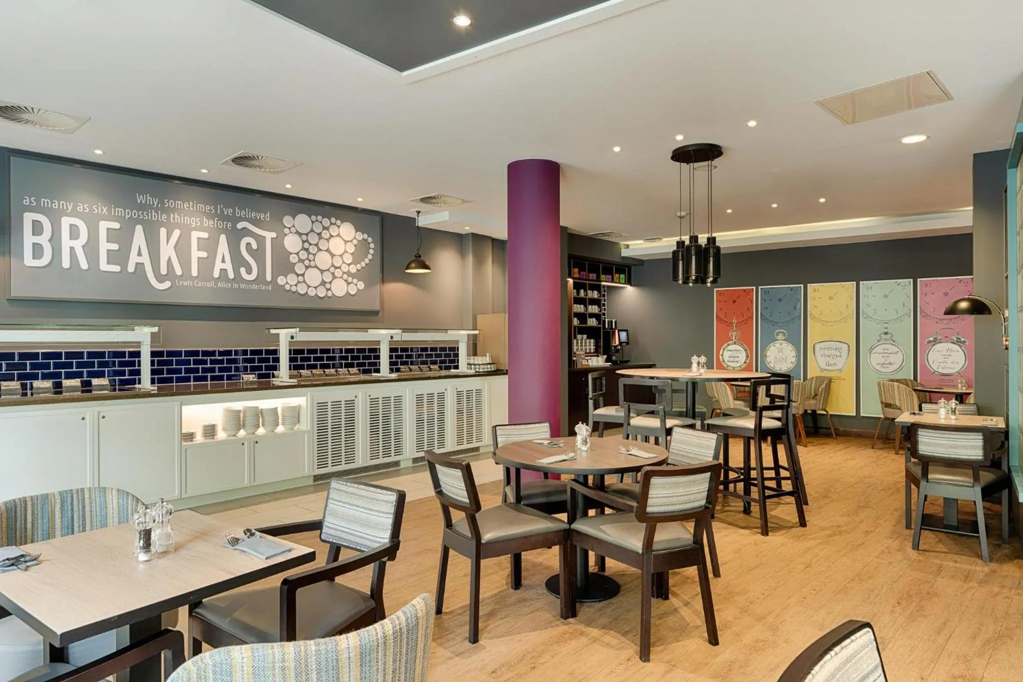 Lounge or bar in Premier Inn Berlin City Centre