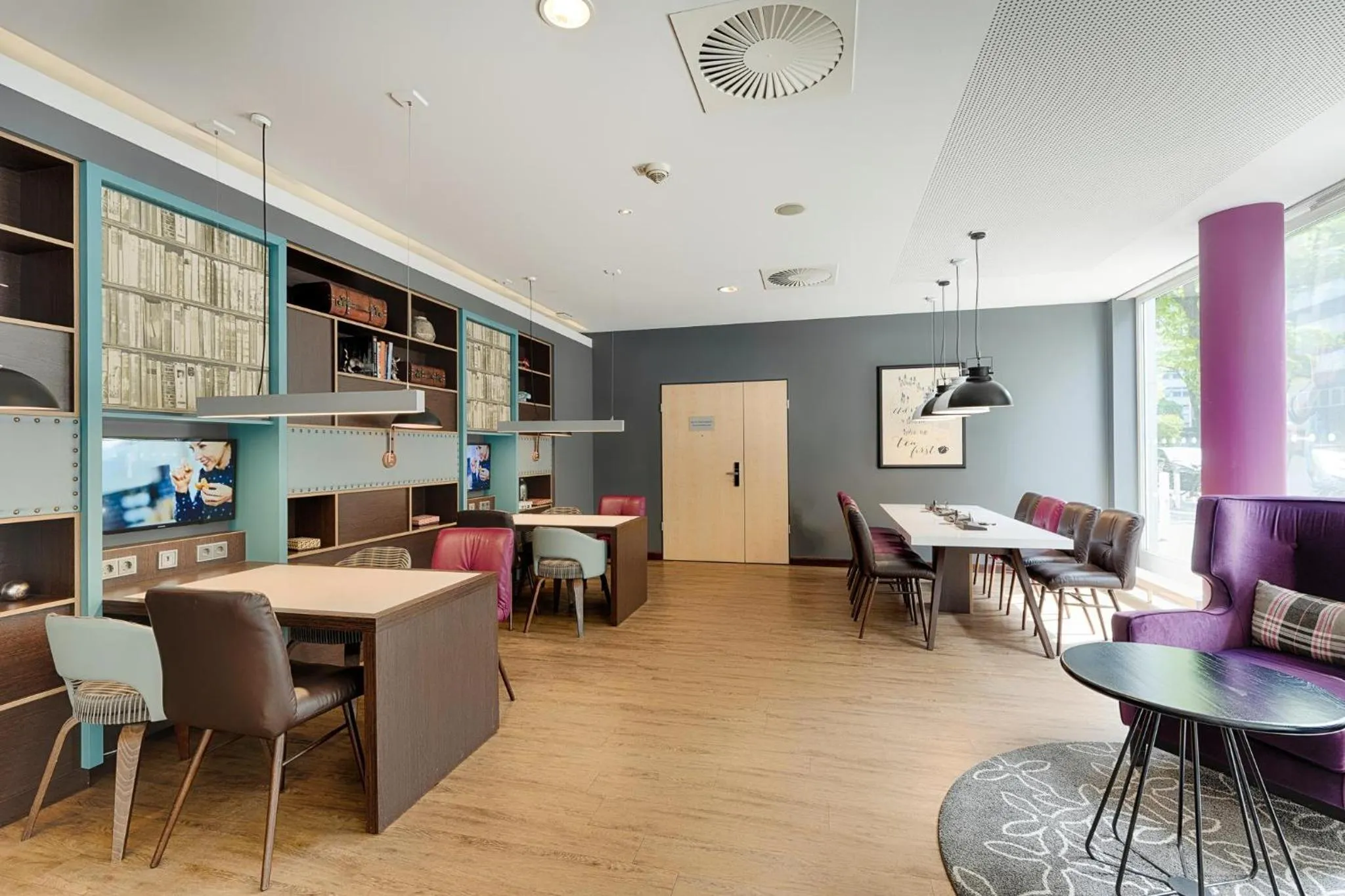 Lobby or reception in Premier Inn Berlin City Centre