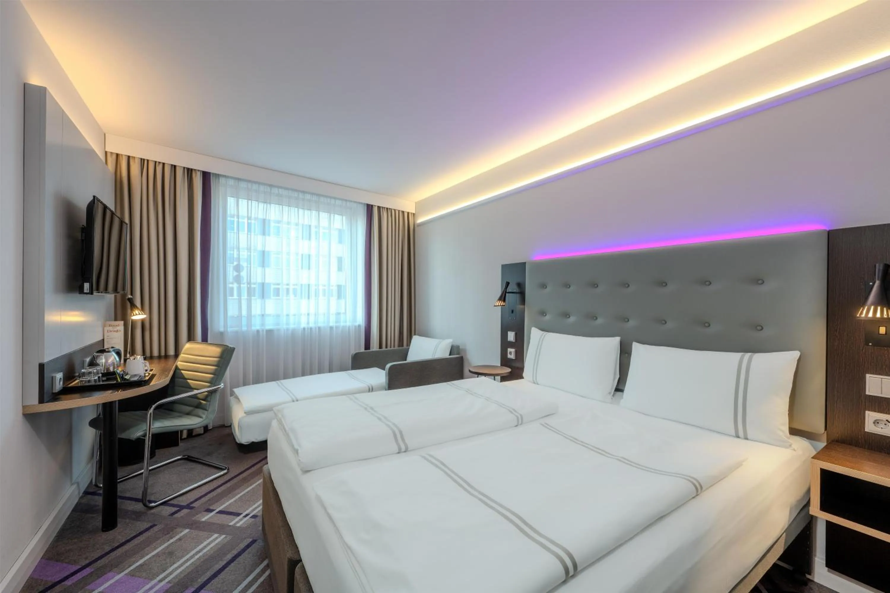 Bedroom, Bed in Premier Inn Berlin City Centre