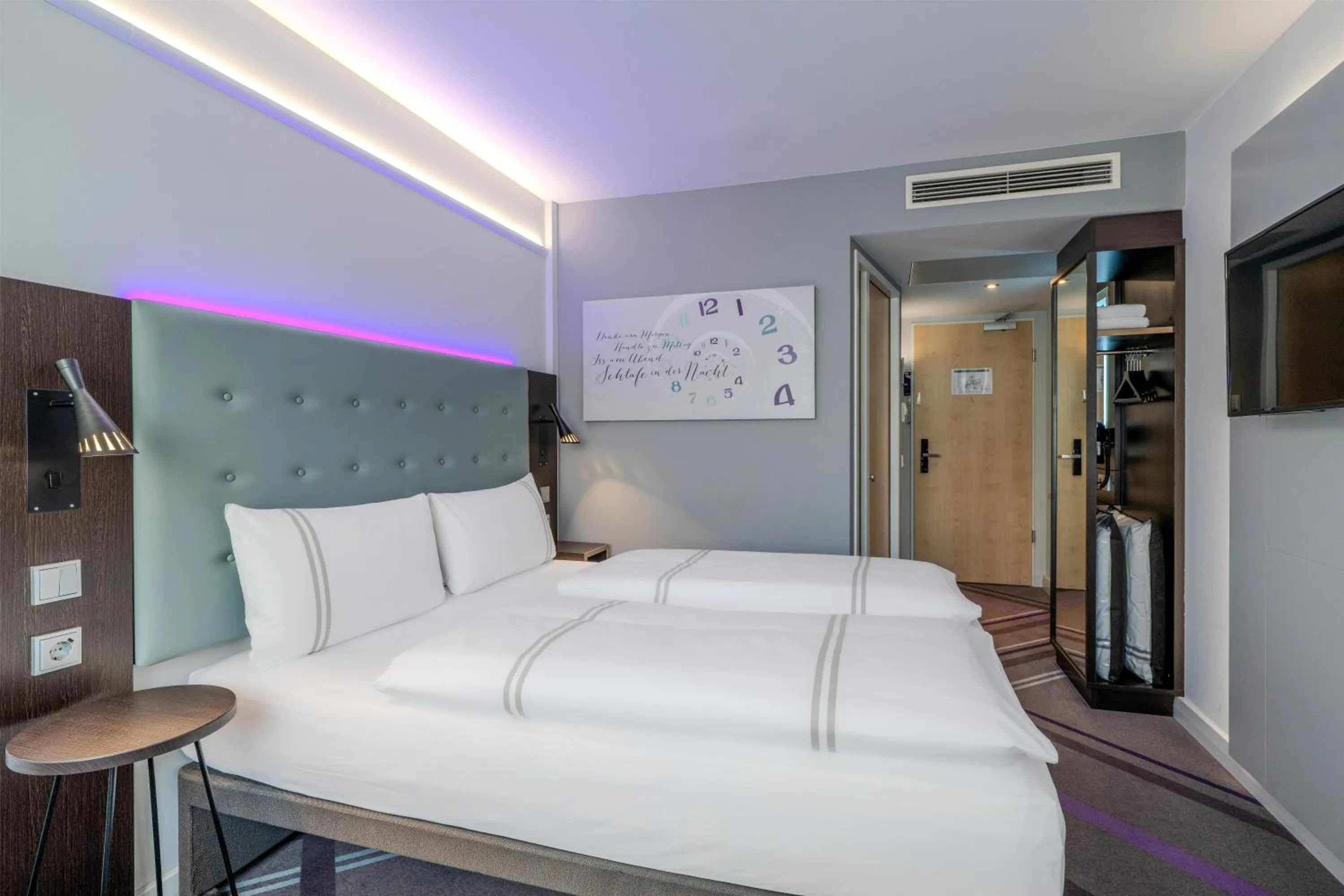 Bedroom, Bed in Premier Inn Berlin City Centre