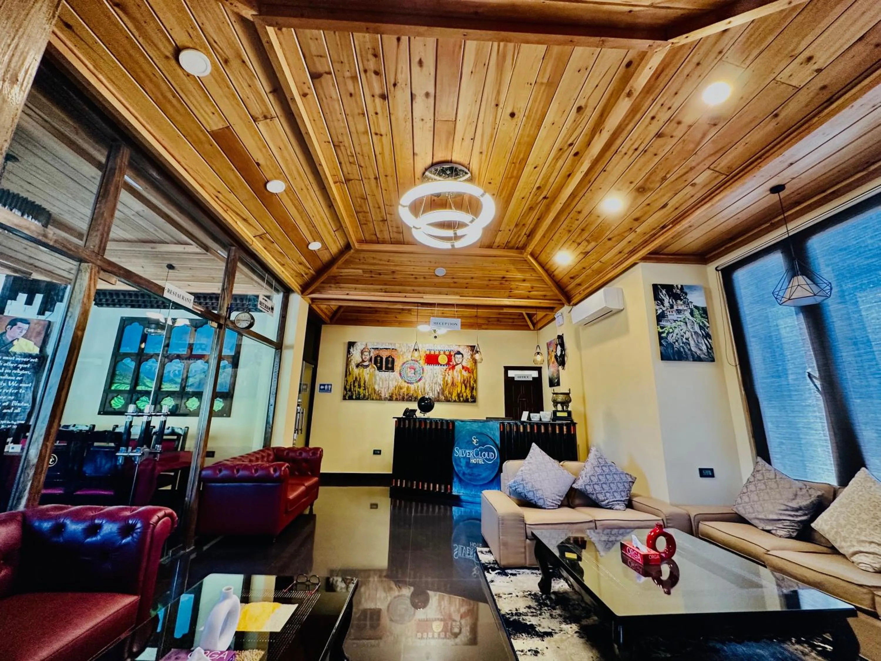 Seating area in Silver Cloud Hotel