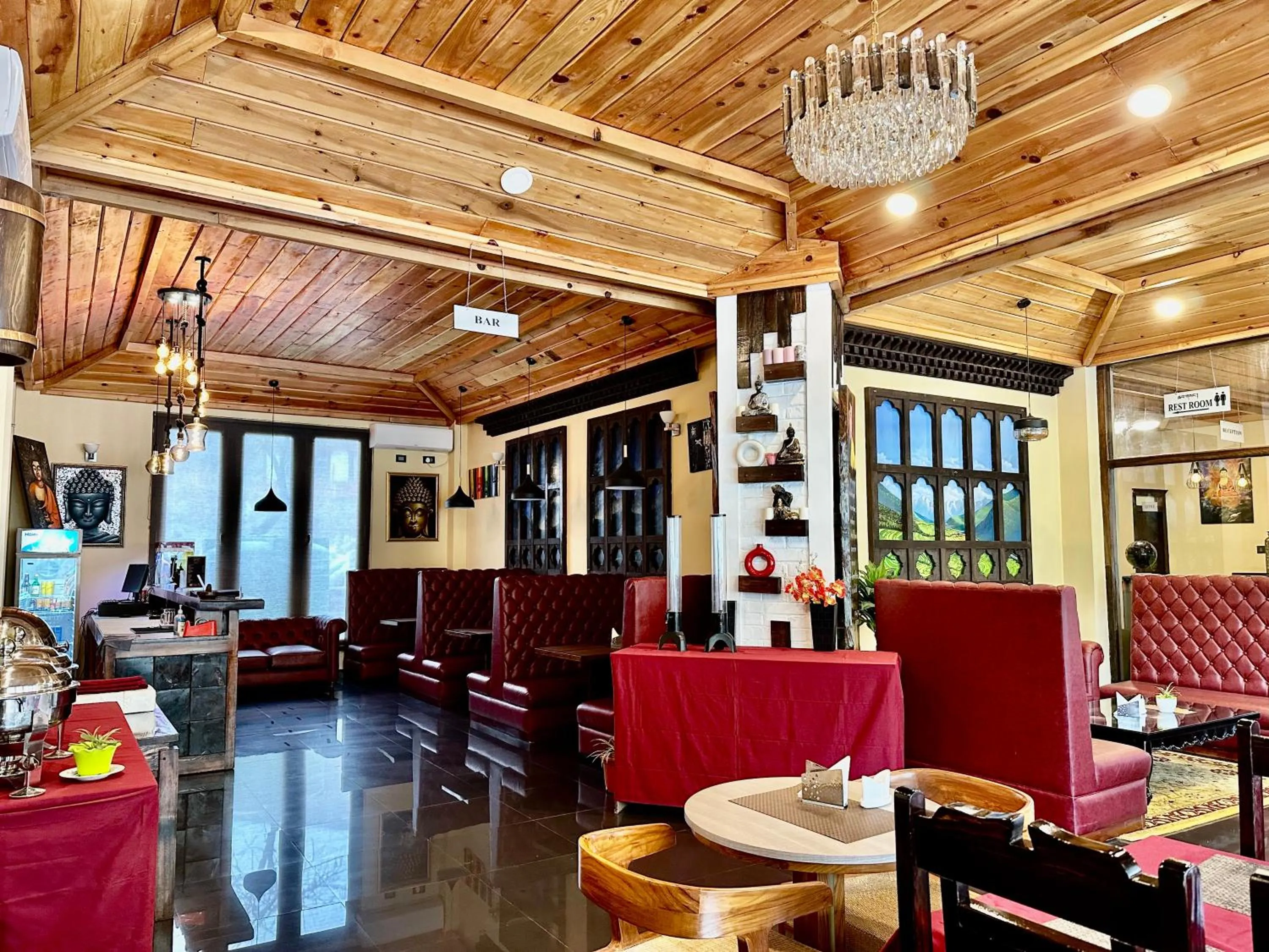 Restaurant/places to eat in Silver Cloud Hotel