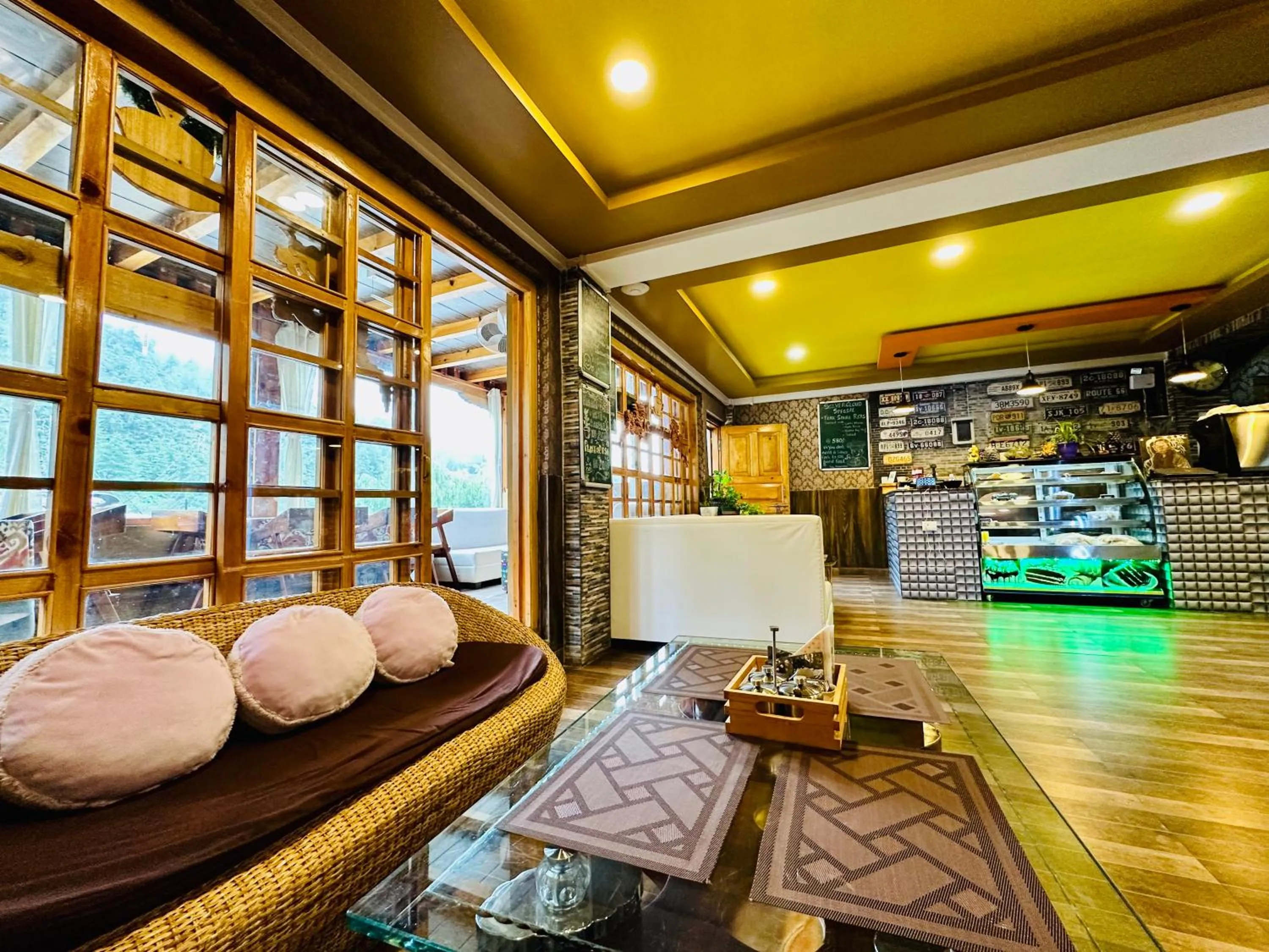 Restaurant/places to eat in Silver Cloud Hotel