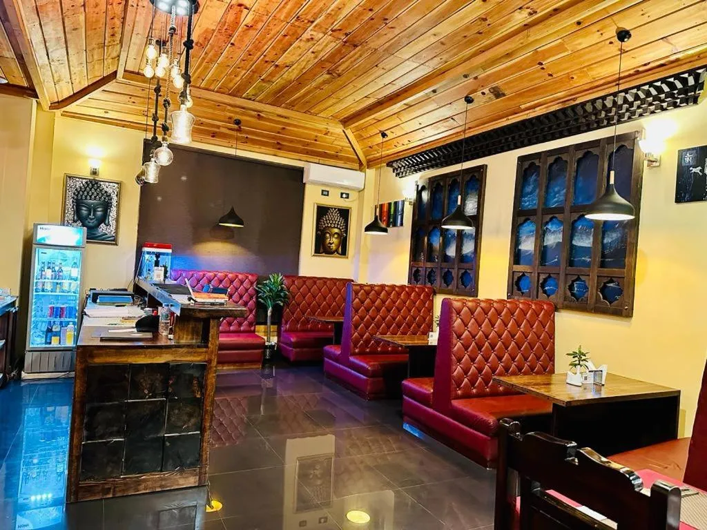 Lounge or bar in Silver Cloud Hotel