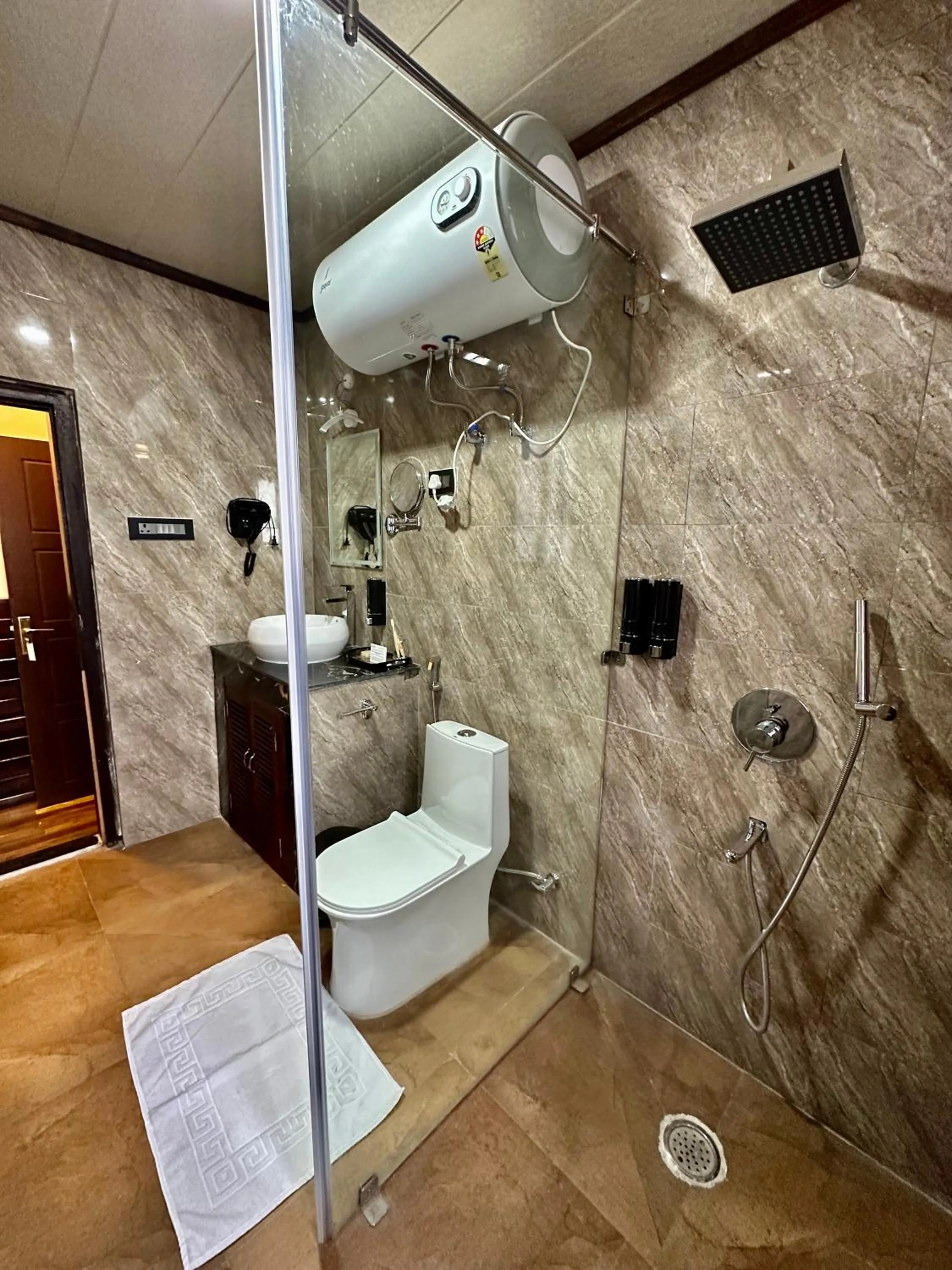 Bathroom in Silver Cloud Hotel