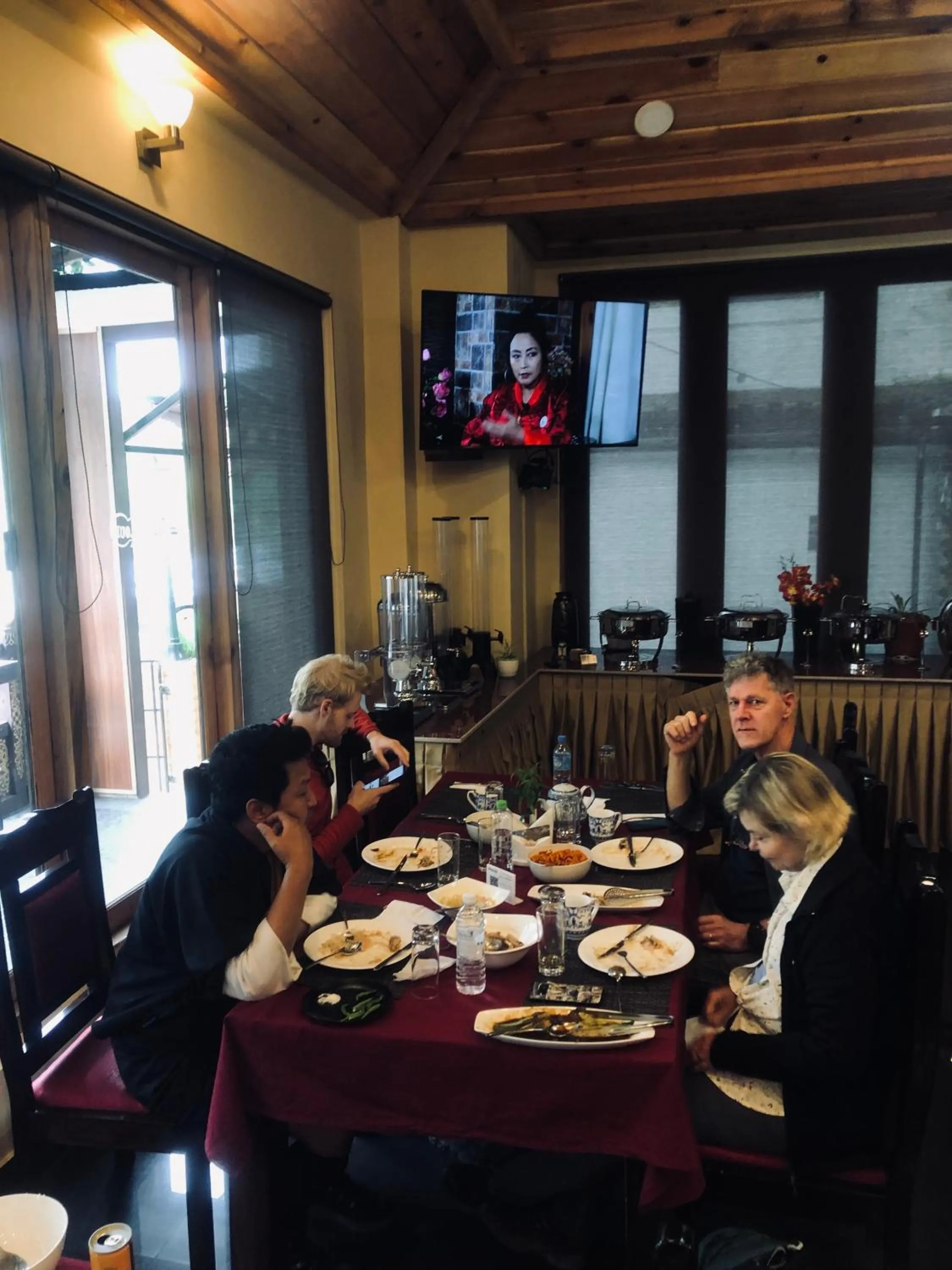 Restaurant/places to eat in Silver Cloud Hotel