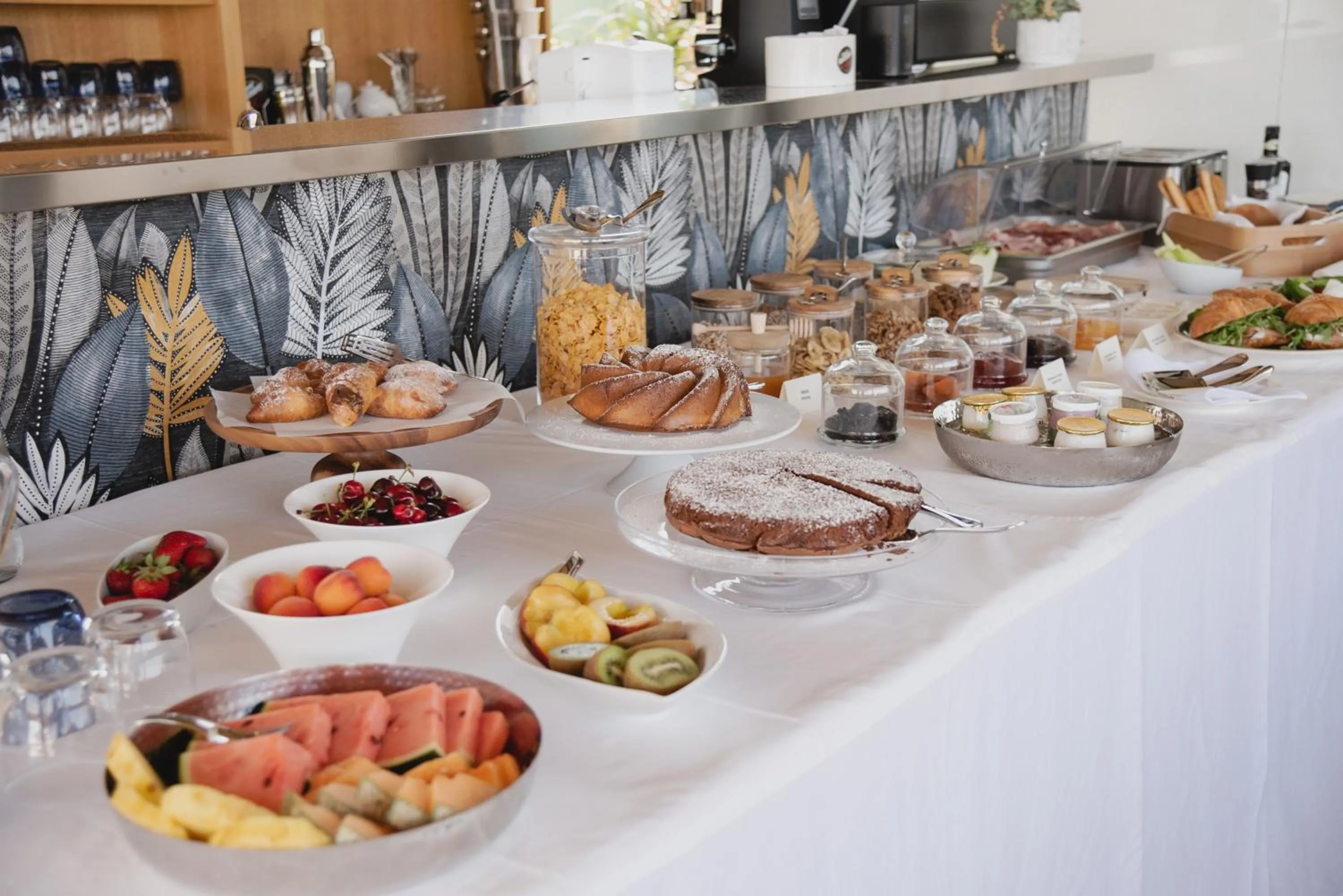 Buffet breakfast in Villa Salisà