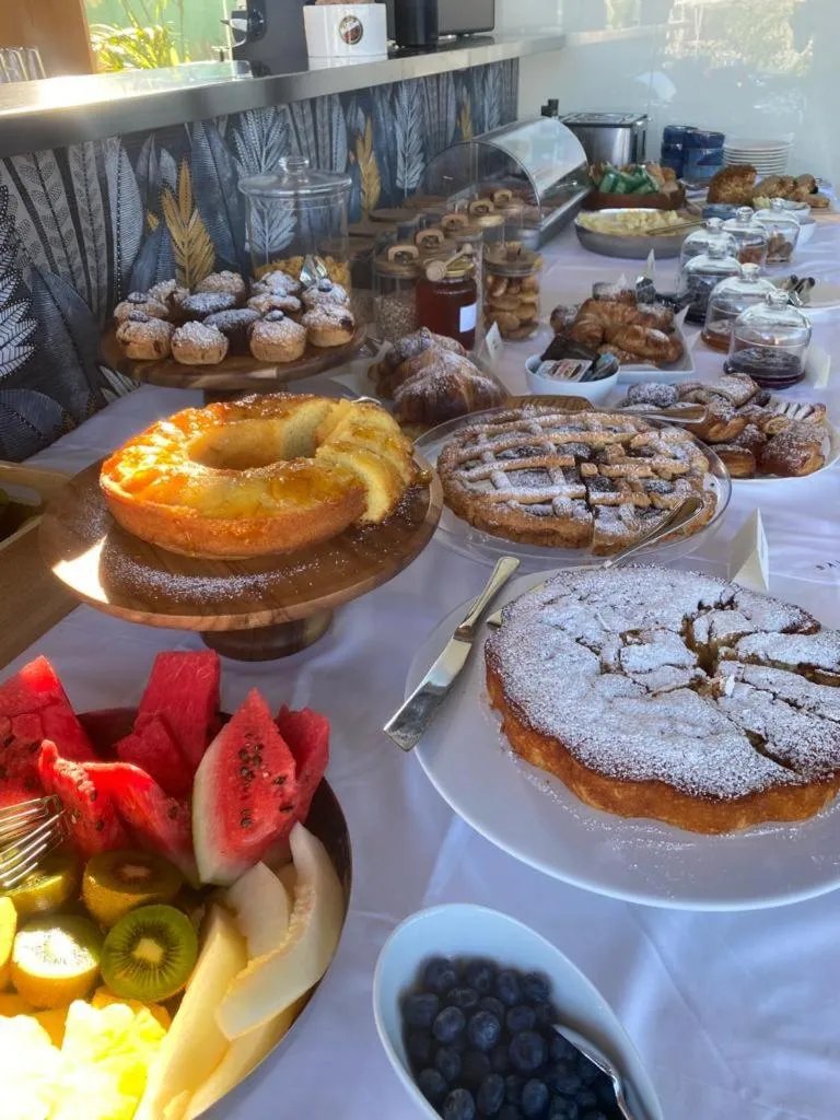 Buffet breakfast in Villa Salisà