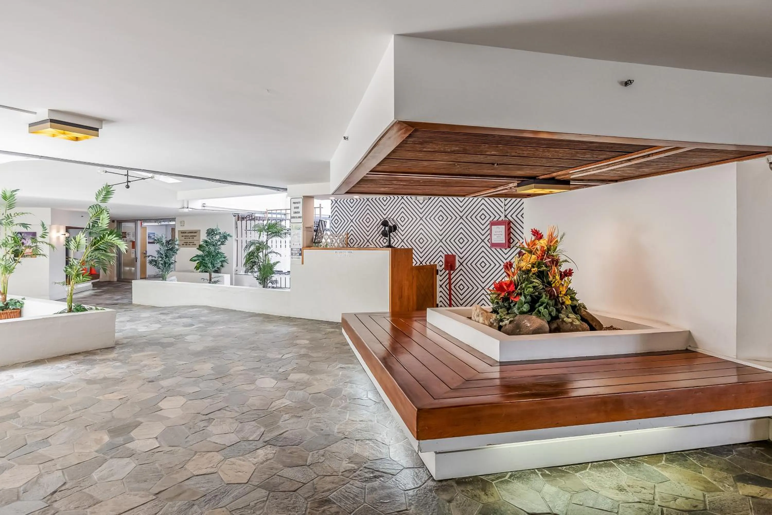 Property building in Bright & Cozy Condo Unit with Balcony!