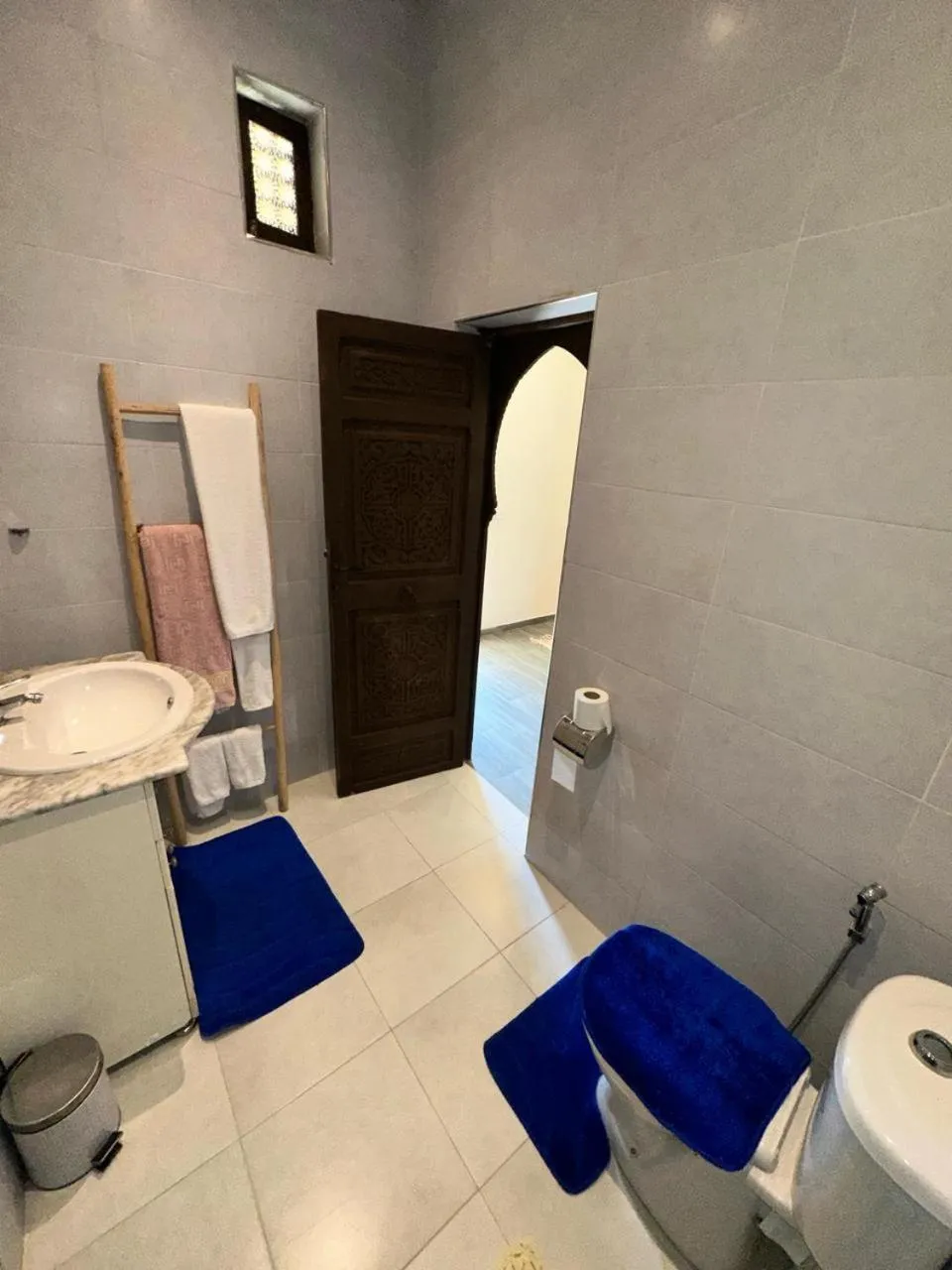 Toilet in Oasis Merasi Marrakech