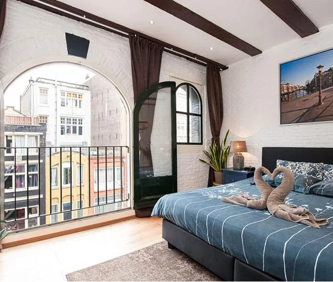 Bed in Crown Guesthouse Amsterdam