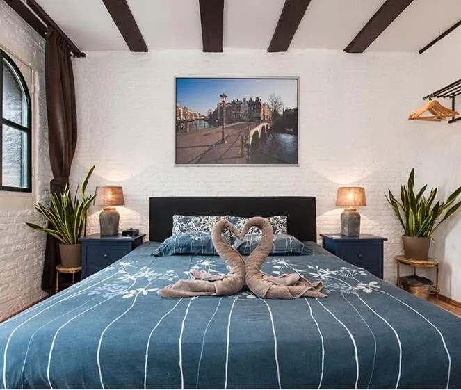 Bed in Crown Guesthouse Amsterdam