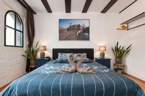 Street view, Bed in Crown Guesthouse Amsterdam