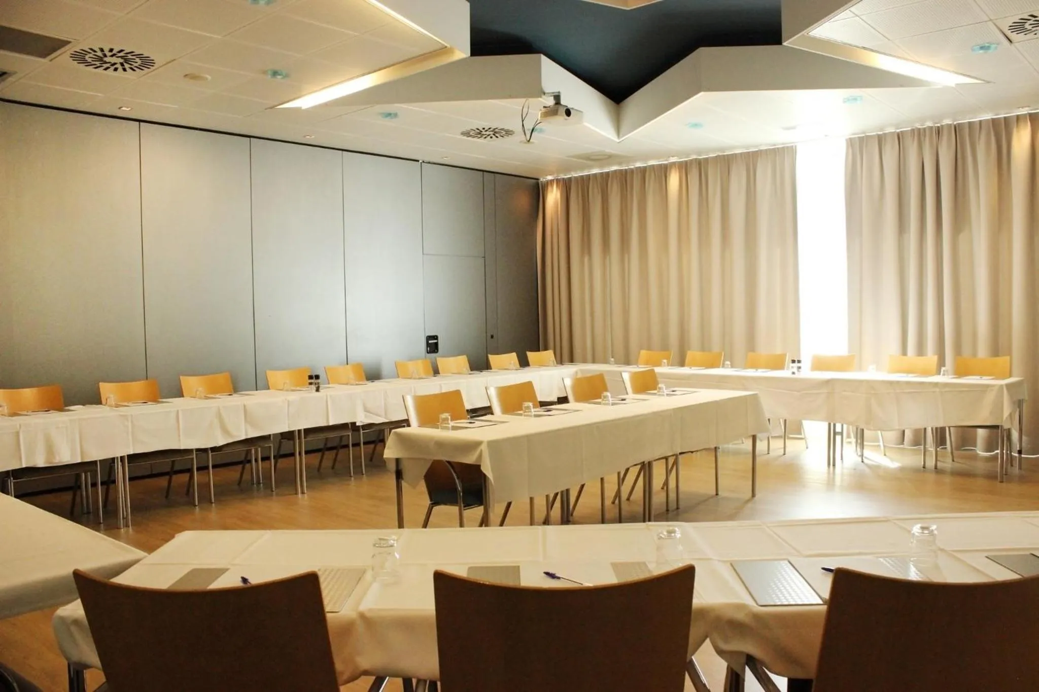 Meeting/conference room in Garner Hotel Maastricht by IHG