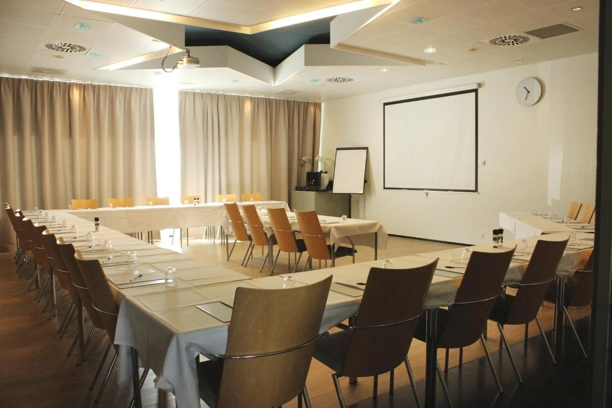 Meeting/conference room in Garner Hotel Maastricht by IHG