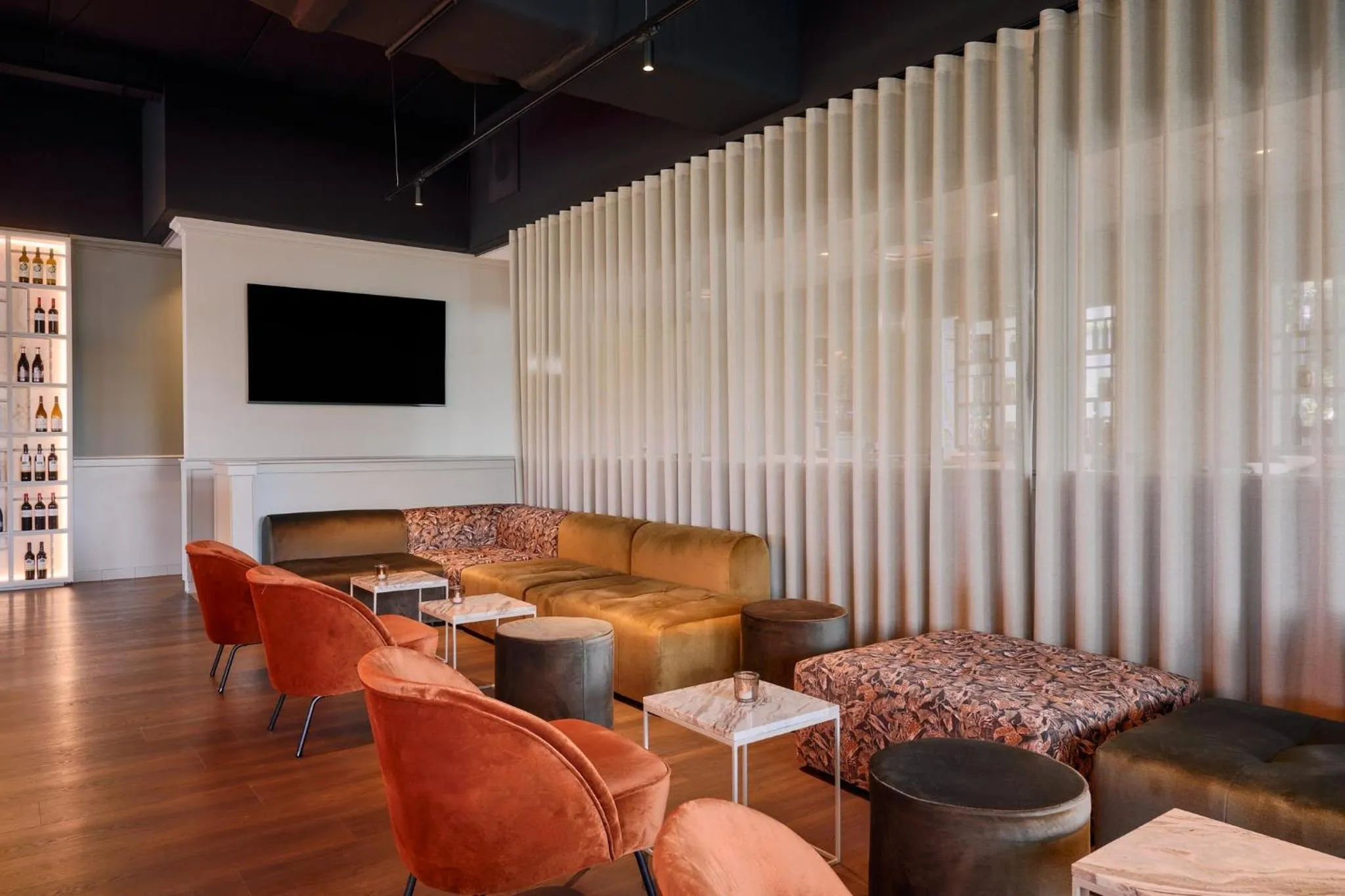 Lounge or bar in Garner Hotel Maastricht by IHG