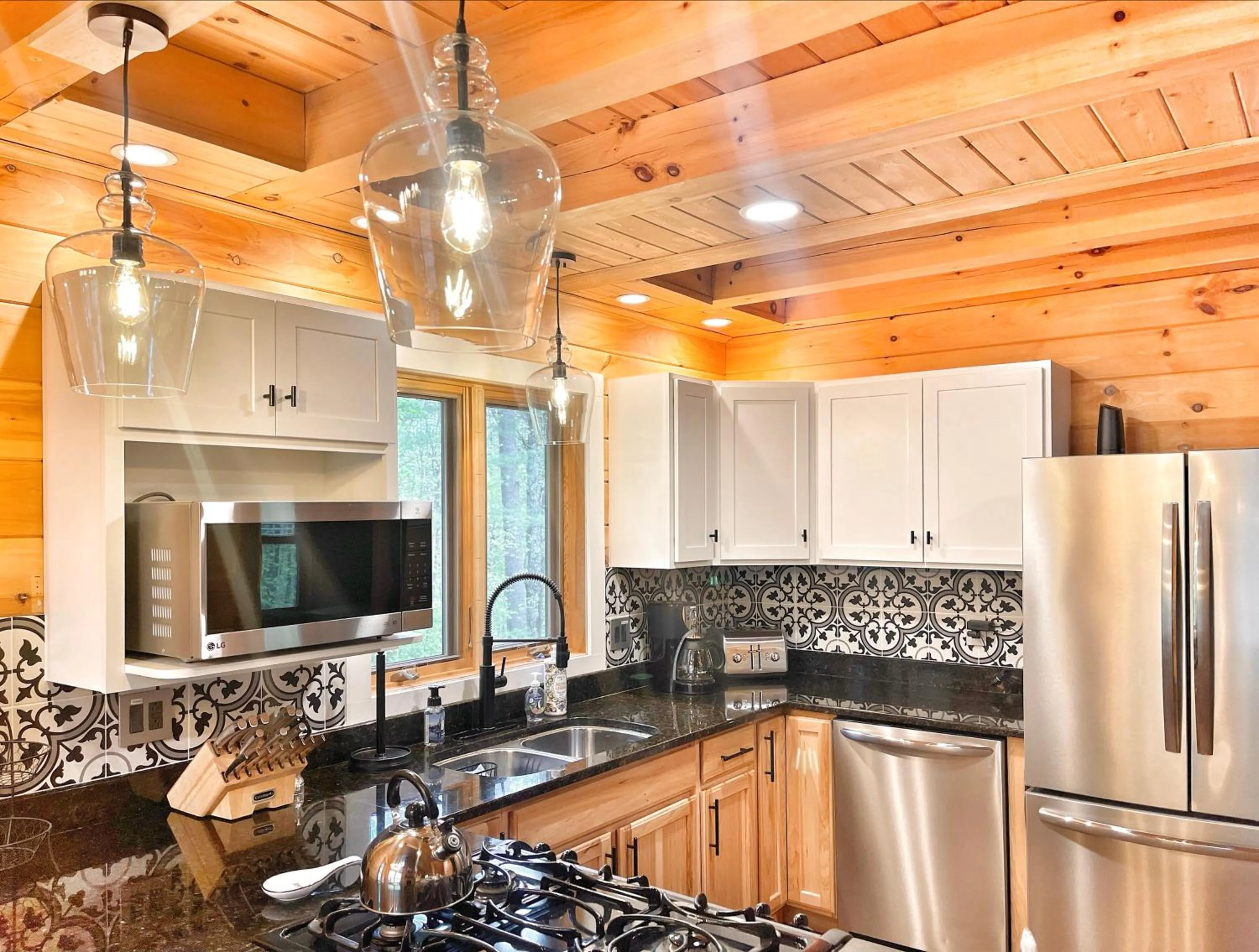 Coffee/tea facilities in Adirondack Mountain Cabin with Hot Tub, Near Whiteface, Lake Placid, Fire Pit, Game Rm