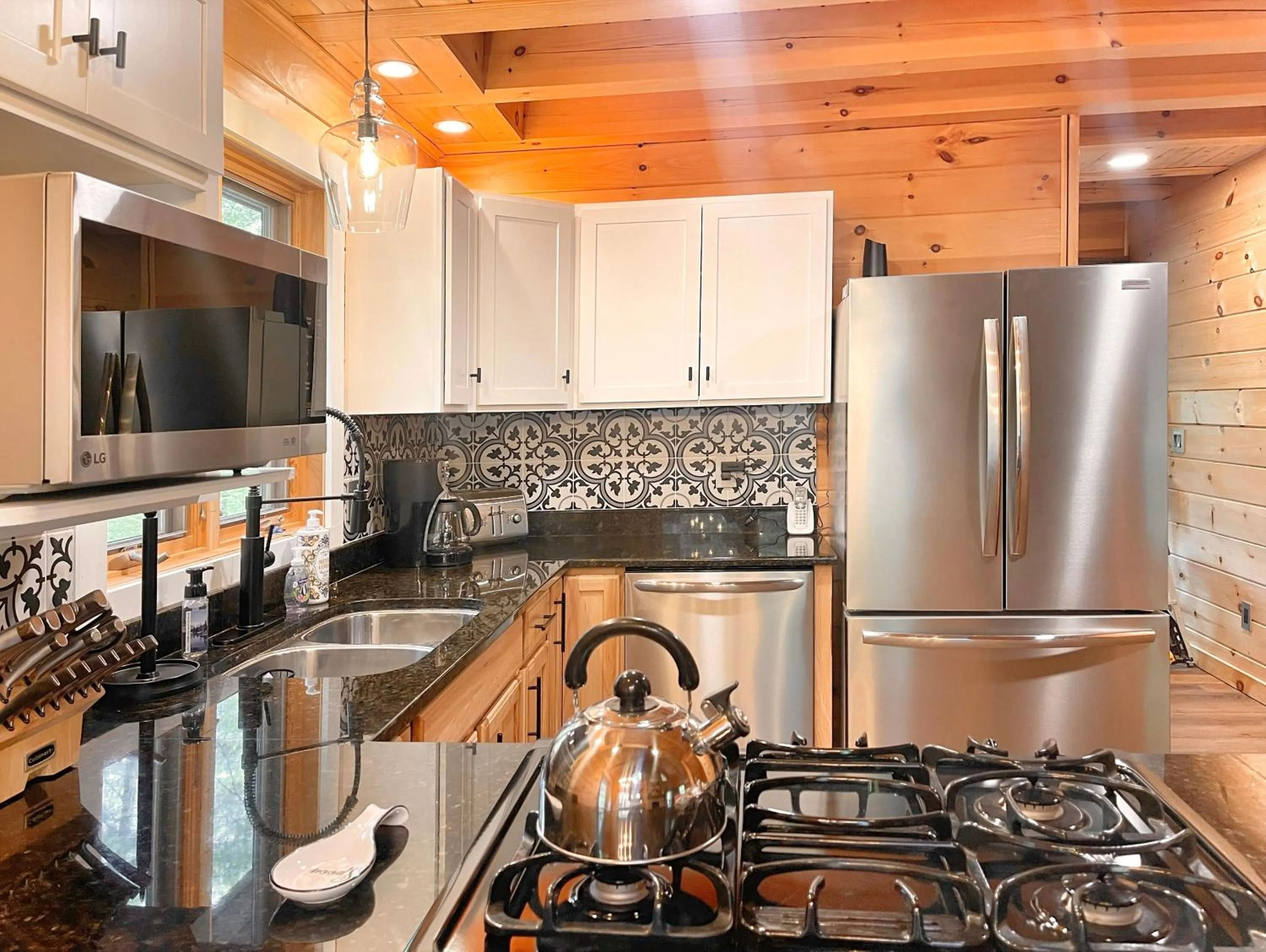 Coffee/tea facilities in Adirondack Mountain Cabin with Hot Tub, Near Whiteface, Lake Placid, Fire Pit, Game Rm