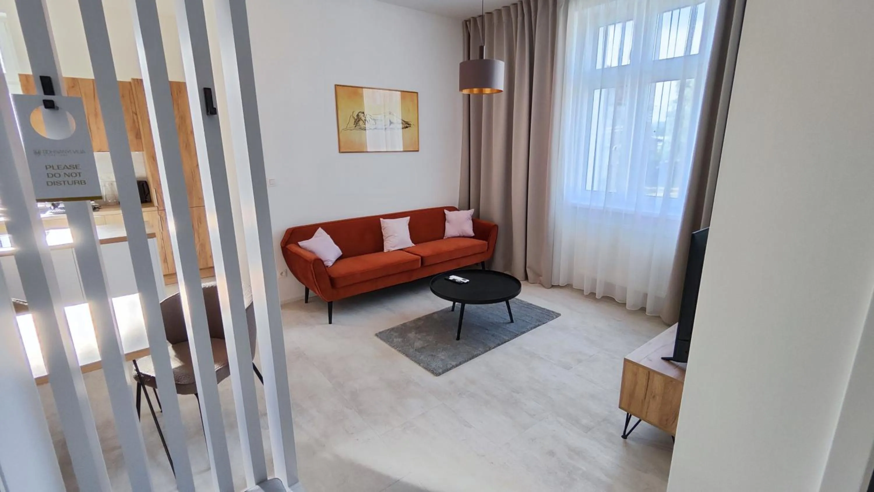 Living room in DOHNANYI Villa by CHORS