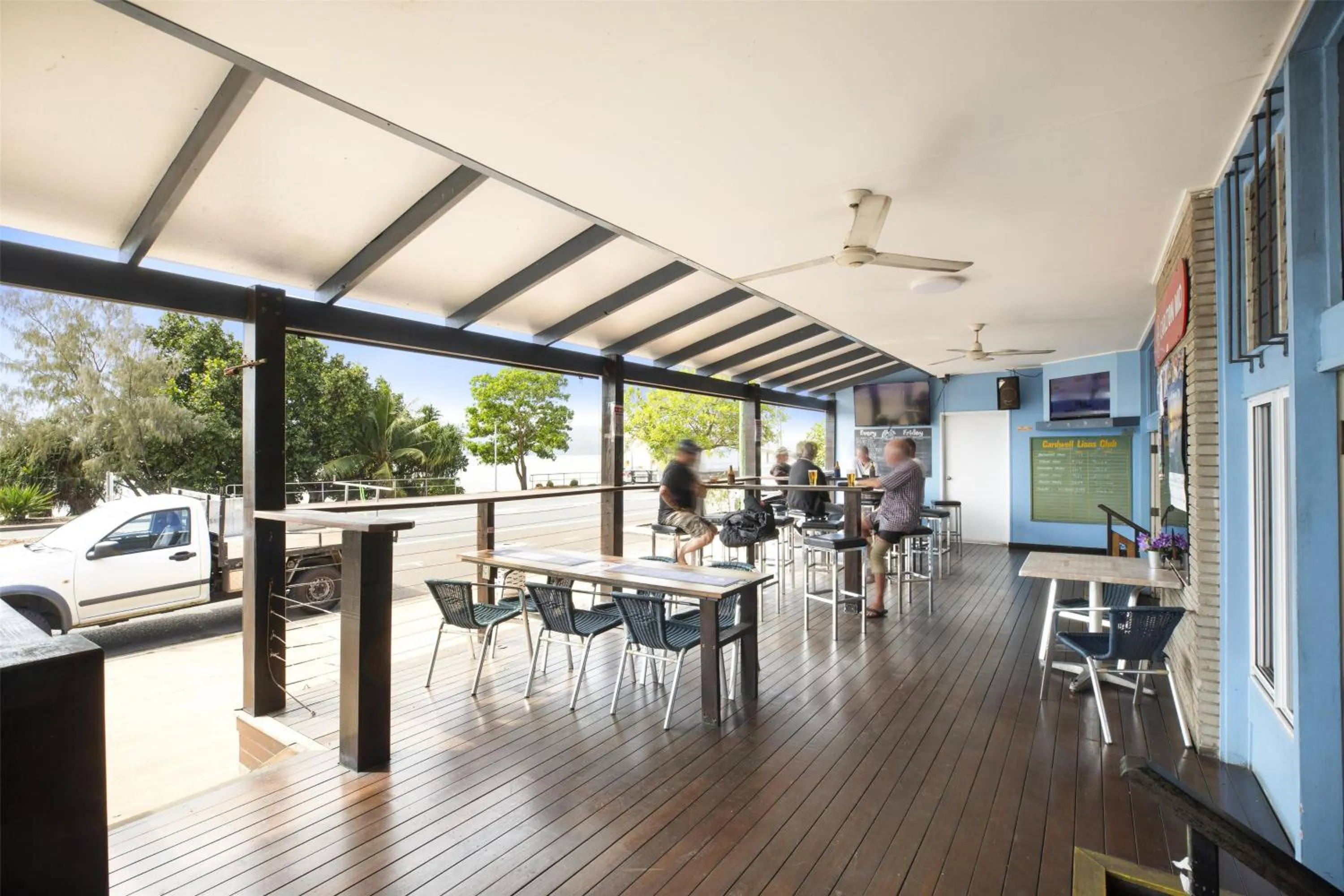 Food and drinks in Nightcap at Marine Hotel Cardwell